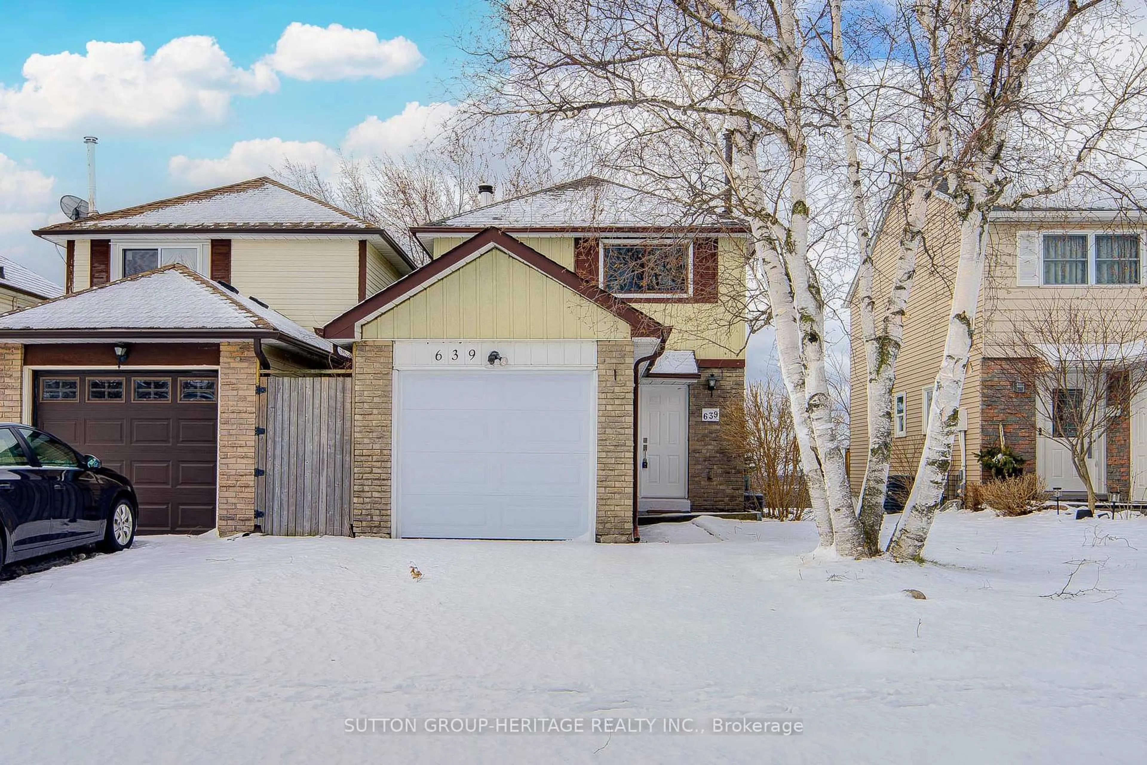 A pic from outside/outdoor area/front of a property/back of a property/a pic from drone, street for 639 Down Cres, Oshawa Ontario L1H 7X9