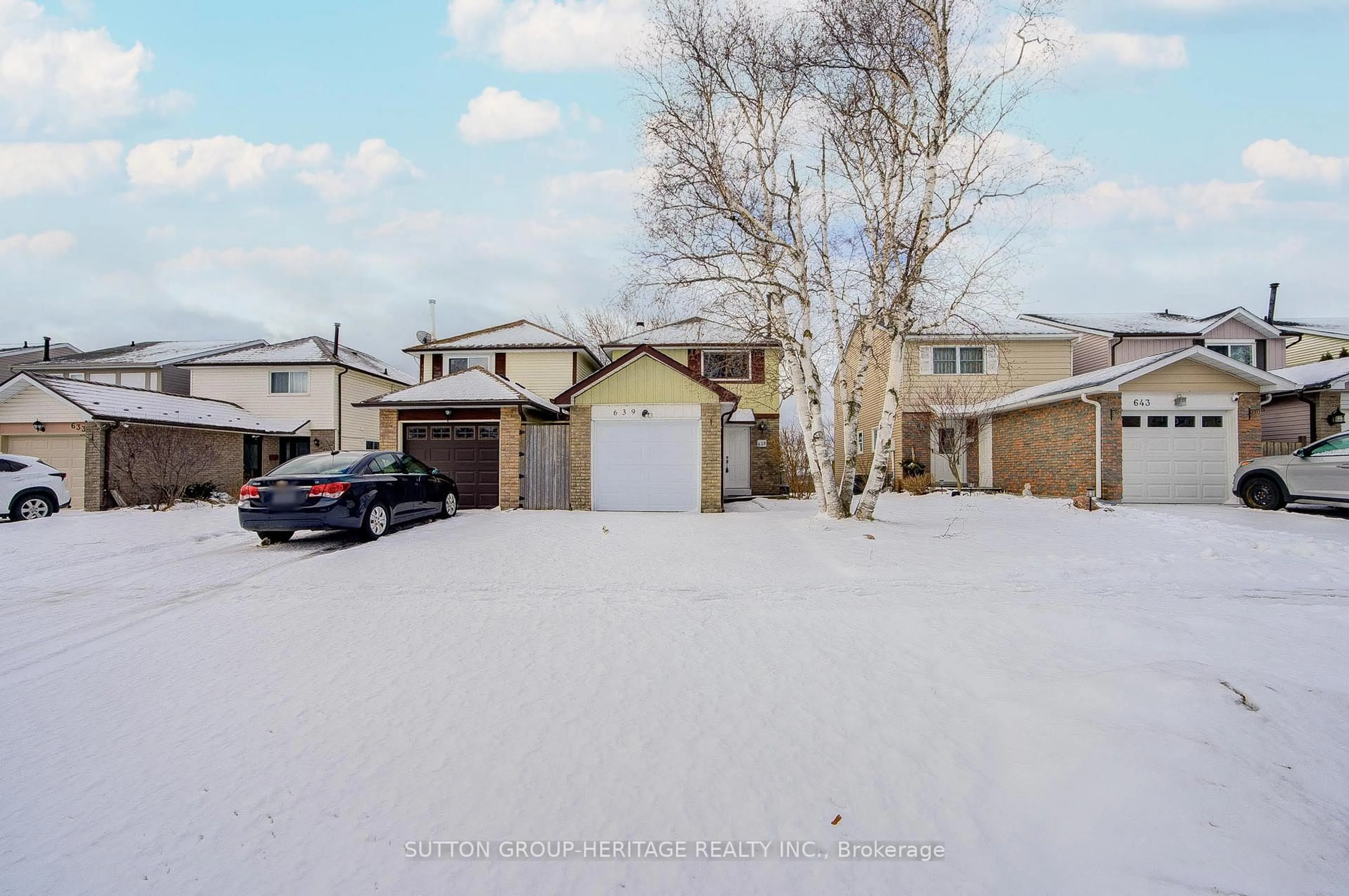 A pic from outside/outdoor area/front of a property/back of a property/a pic from drone, street for 639 Down Cres, Oshawa Ontario L1H 7X9
