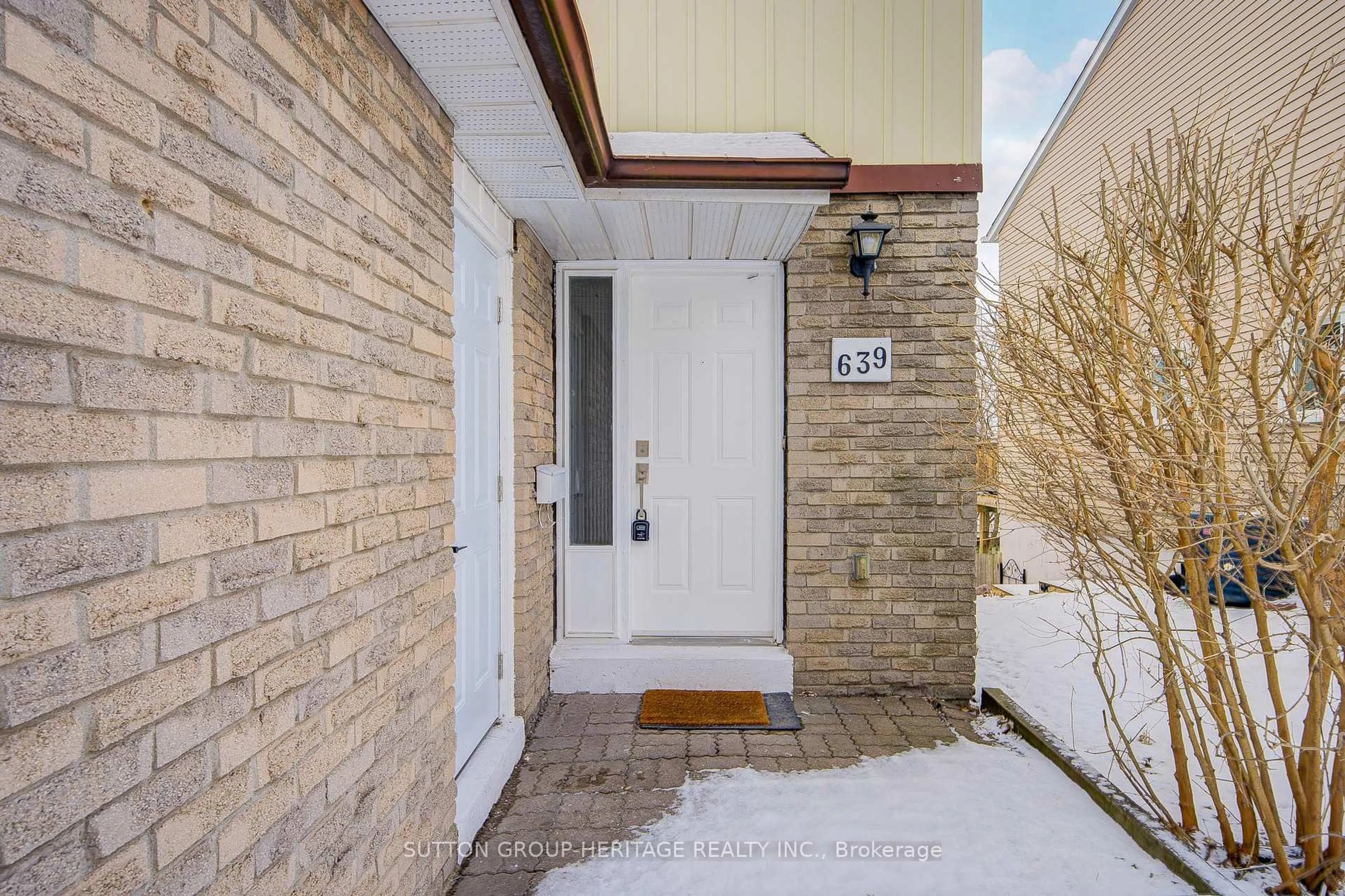 Unknown for 639 Down Cres, Oshawa Ontario L1H 7X9