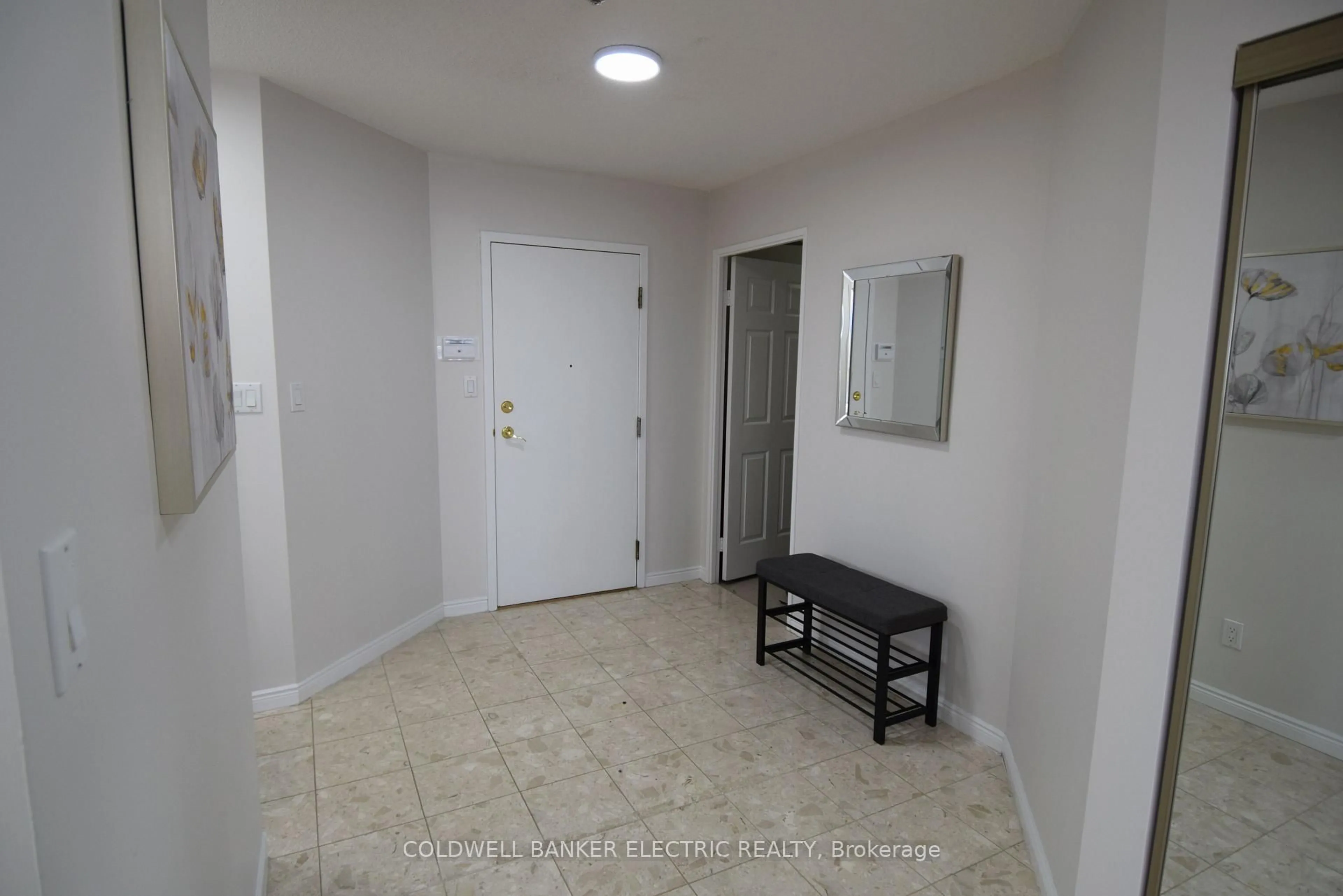 Indoor entryway for 20 Guildwood Pkwy #1413, Toronto Ontario M1E 5B6