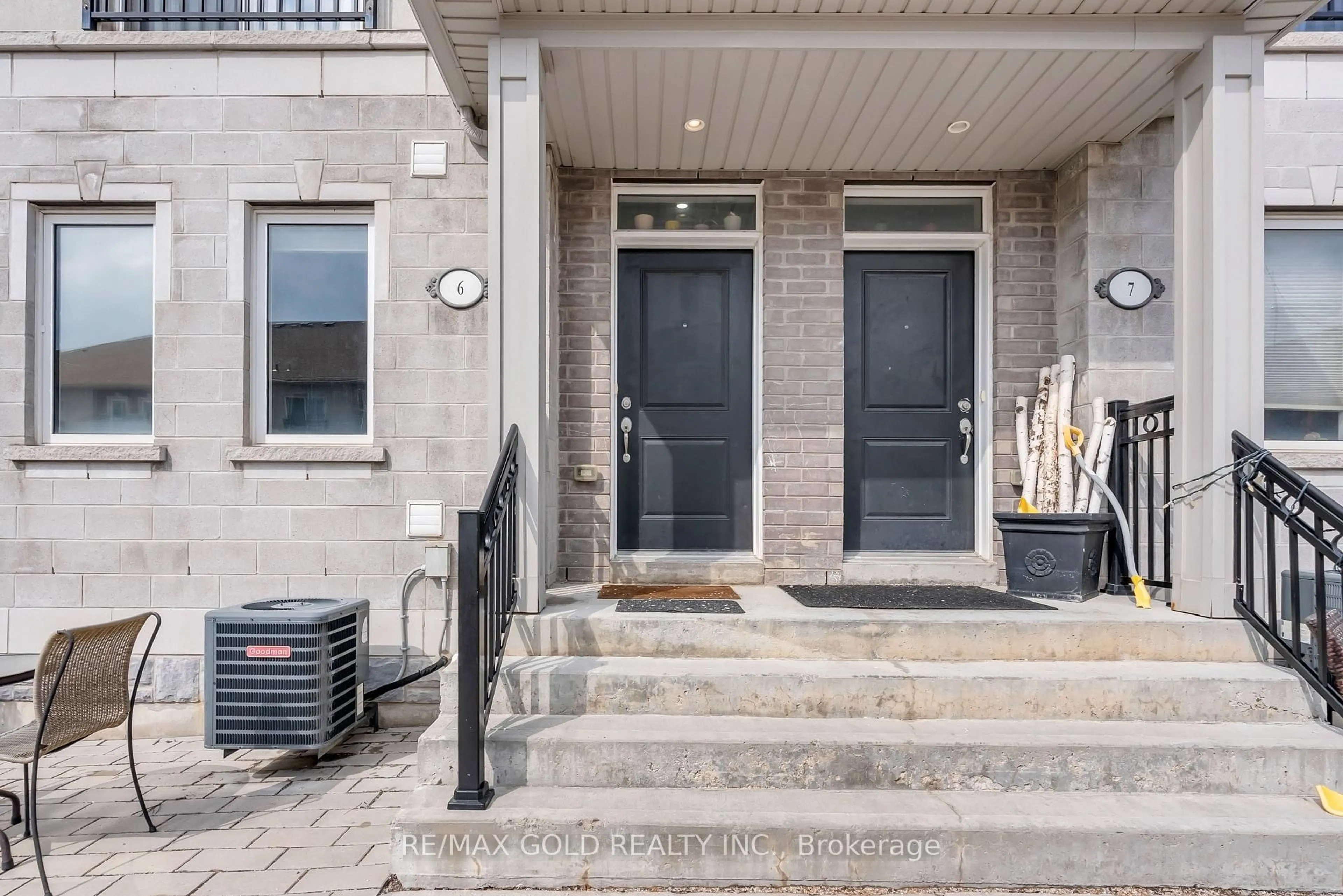 Indoor entryway for 1030 dunsley Way #06, Whitby Ontario L1N 0L5