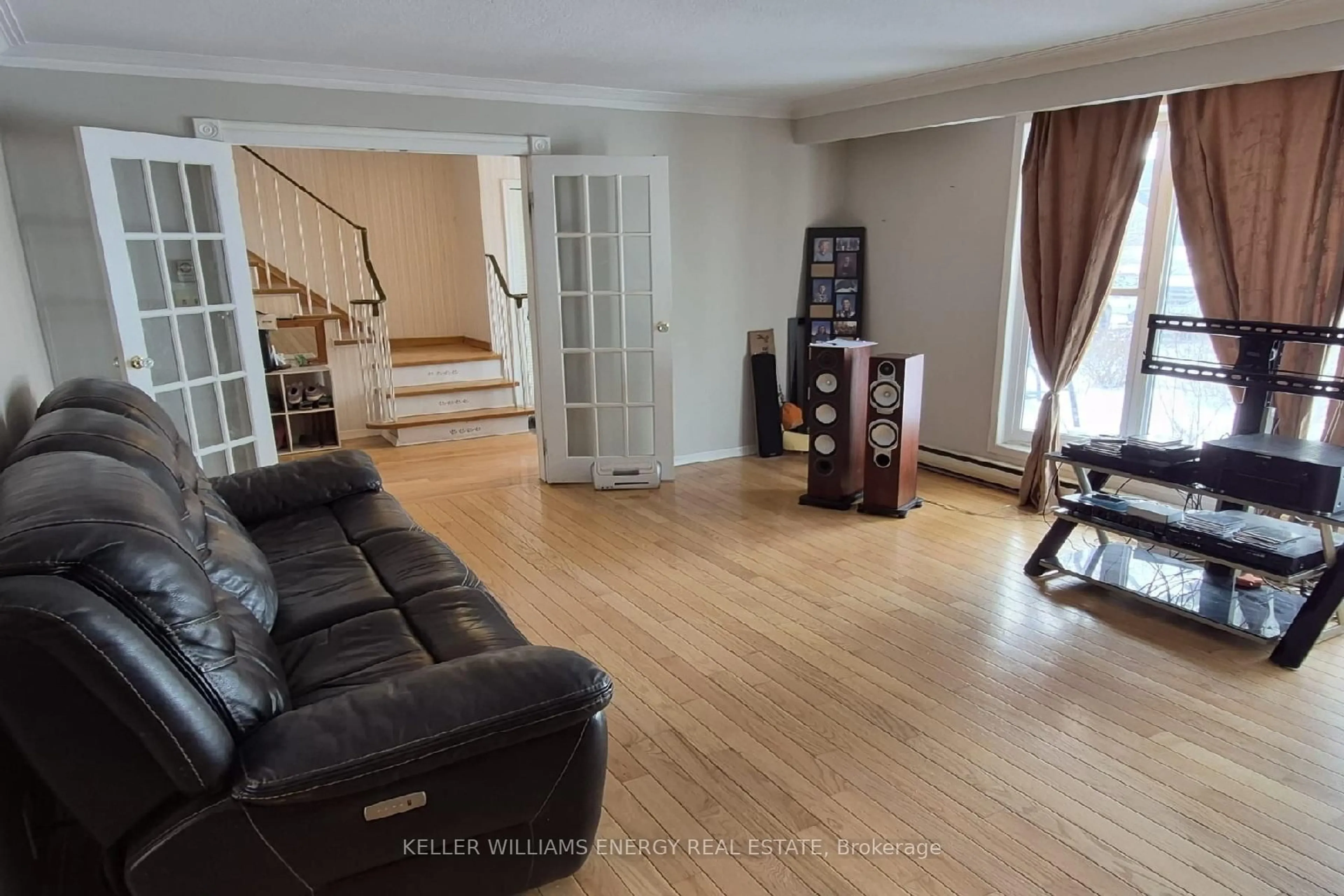 Living room with furniture, unknown for 3440 7A Highway, Scugog Ontario L0B 1L0