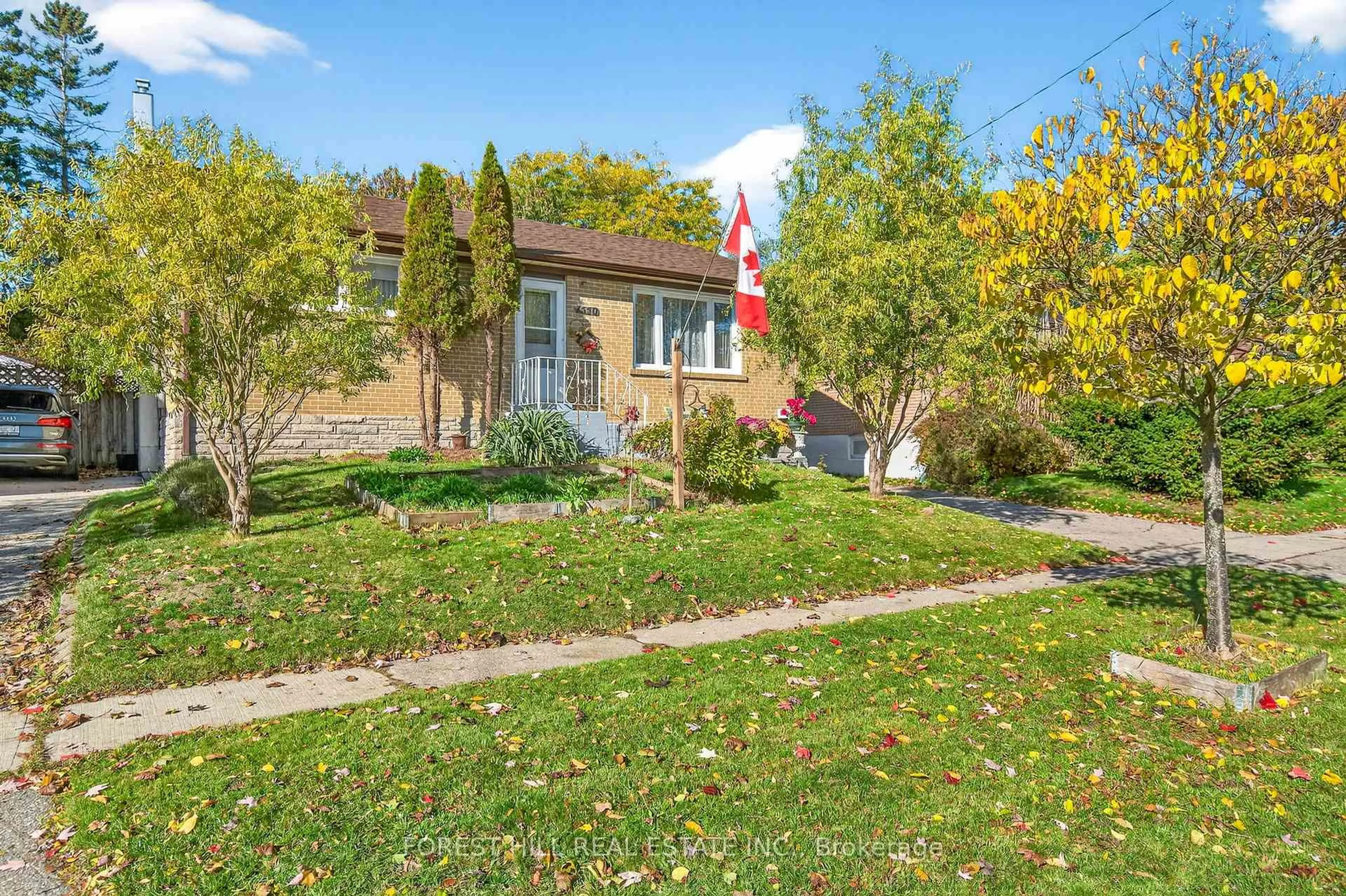 A pic from outside/outdoor area/front of a property/back of a property/a pic from drone, street for 1550 Evangeline Dr, Oshawa Ontario L1J 3T2