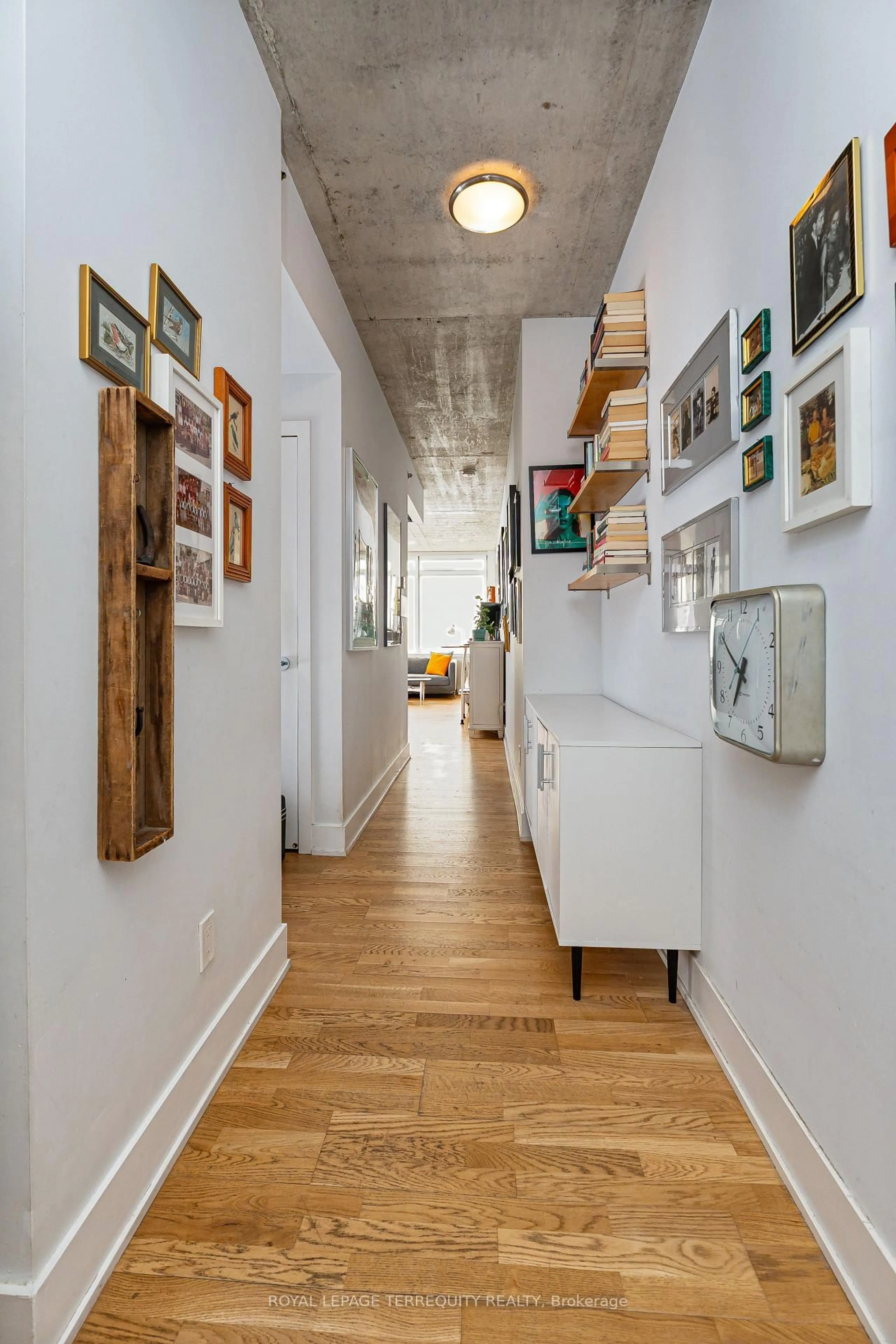 Indoor entryway for 630 Queen St #201, Toronto Ontario M4M 1G3