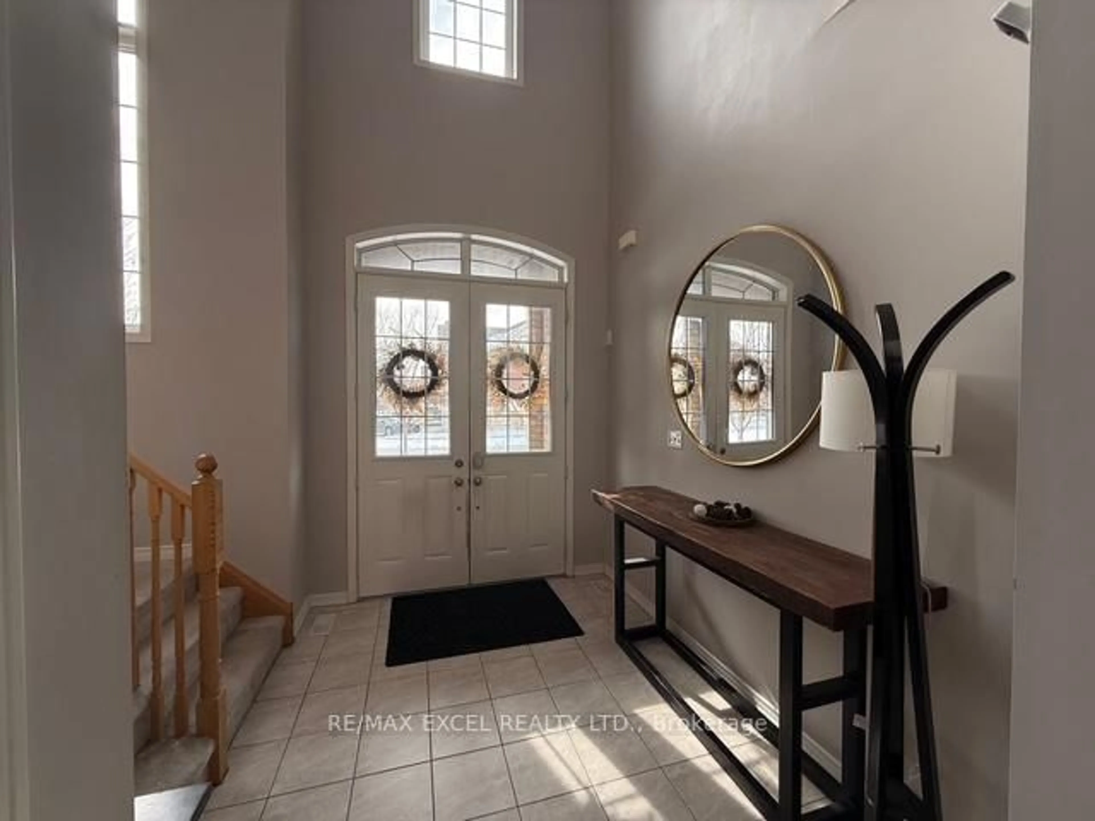 Indoor entryway for 2489 Bandsman Cres, Oshawa Ontario L1L 0M1