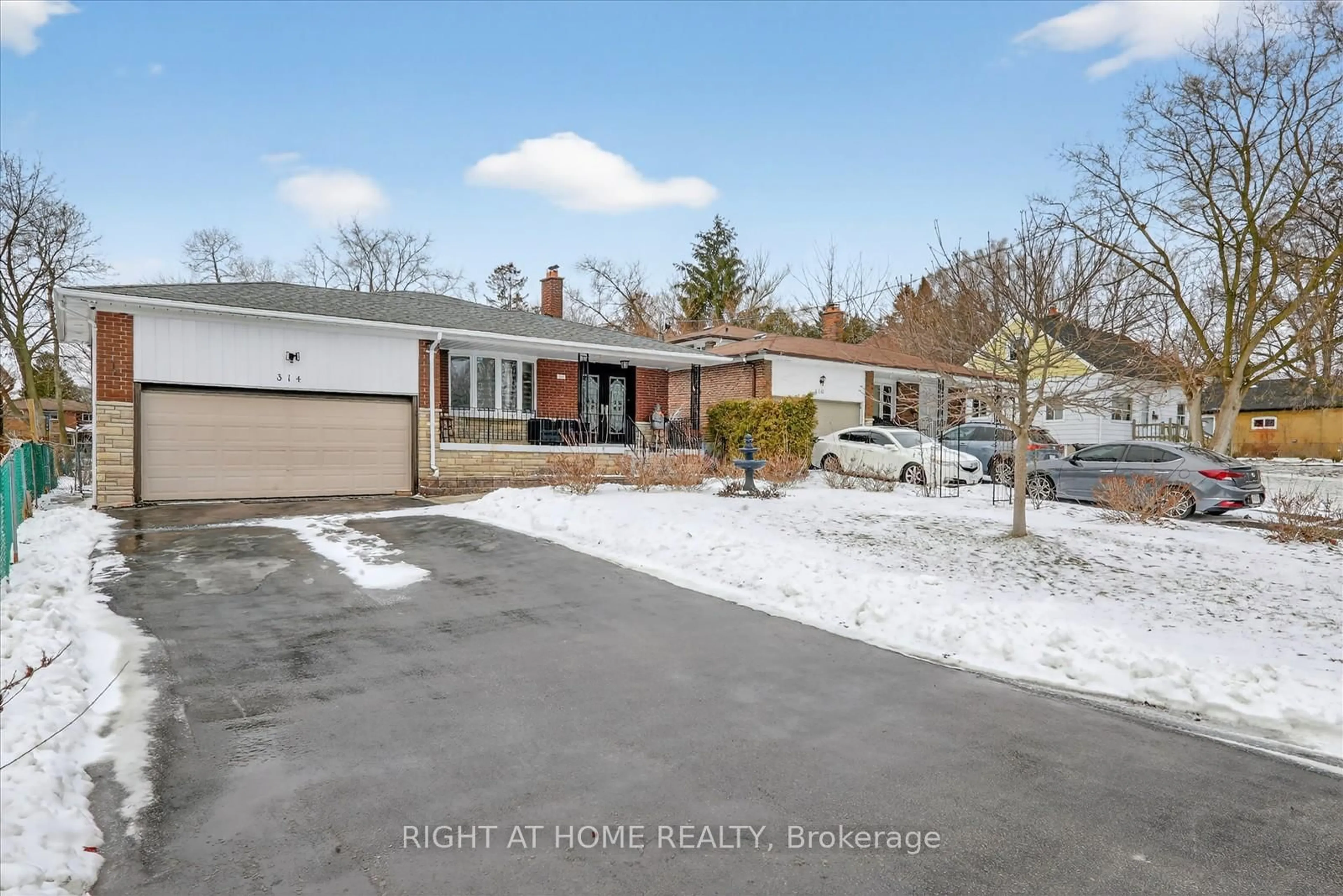 A pic from outside/outdoor area/front of a property/back of a property/a pic from drone, street for 314 Morrish Rd Rd, Toronto Ontario M1C 1G1