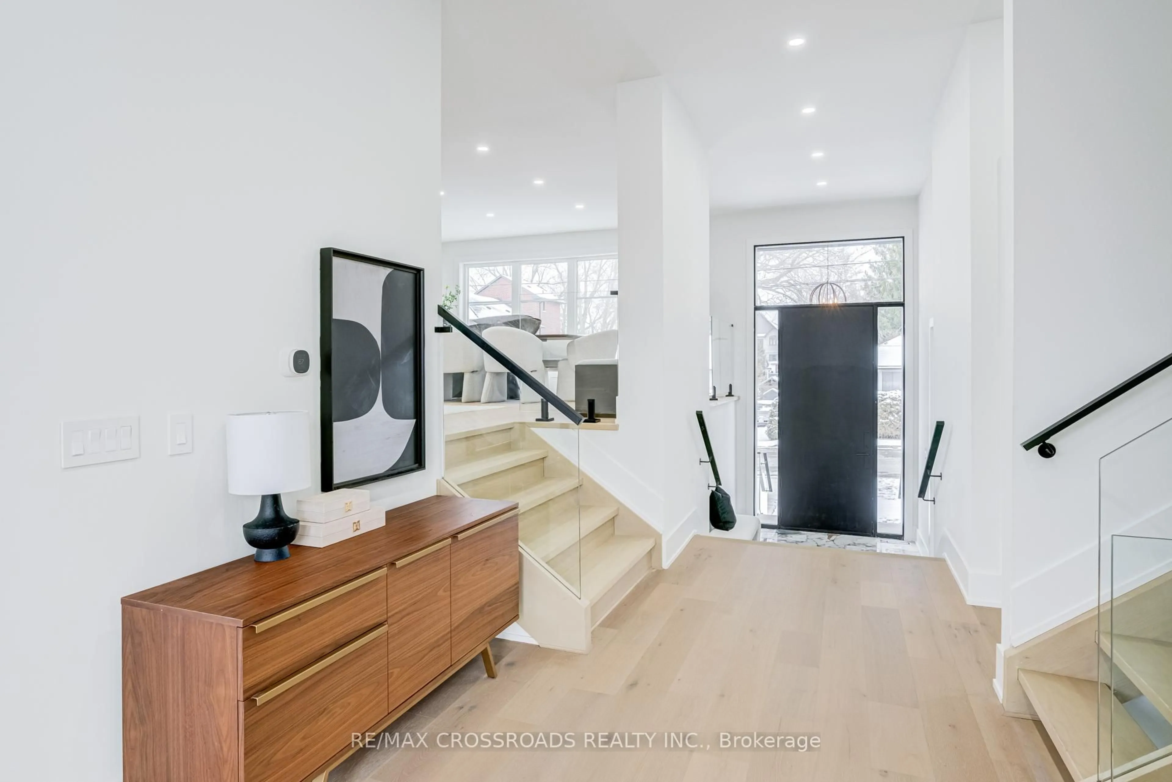 Indoor entryway for 642 Annland St, Pickering Ontario L1W 1B1