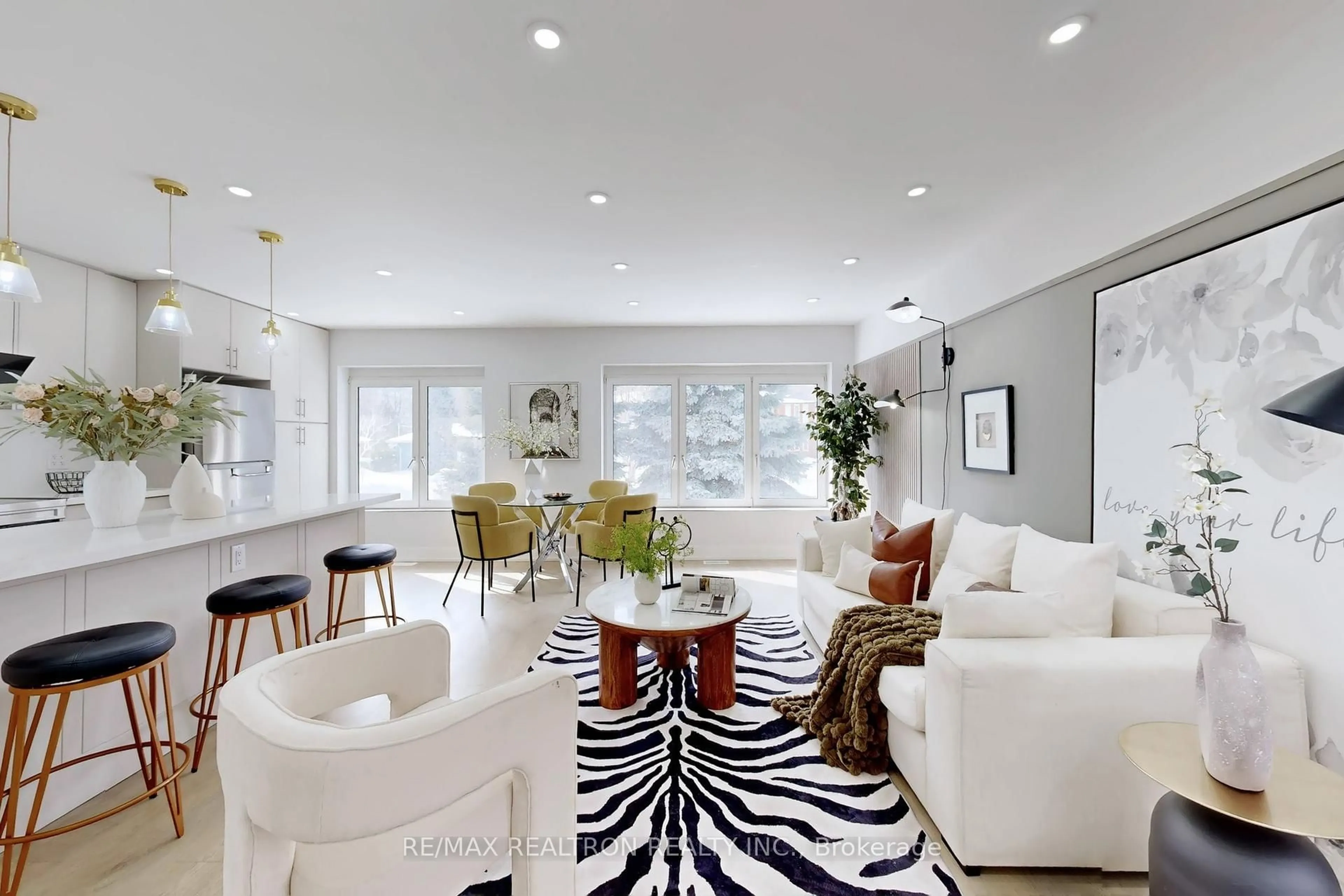 Living room with furniture, unknown for 53 Fairglen Ave, Toronto Ontario M1T 1G8