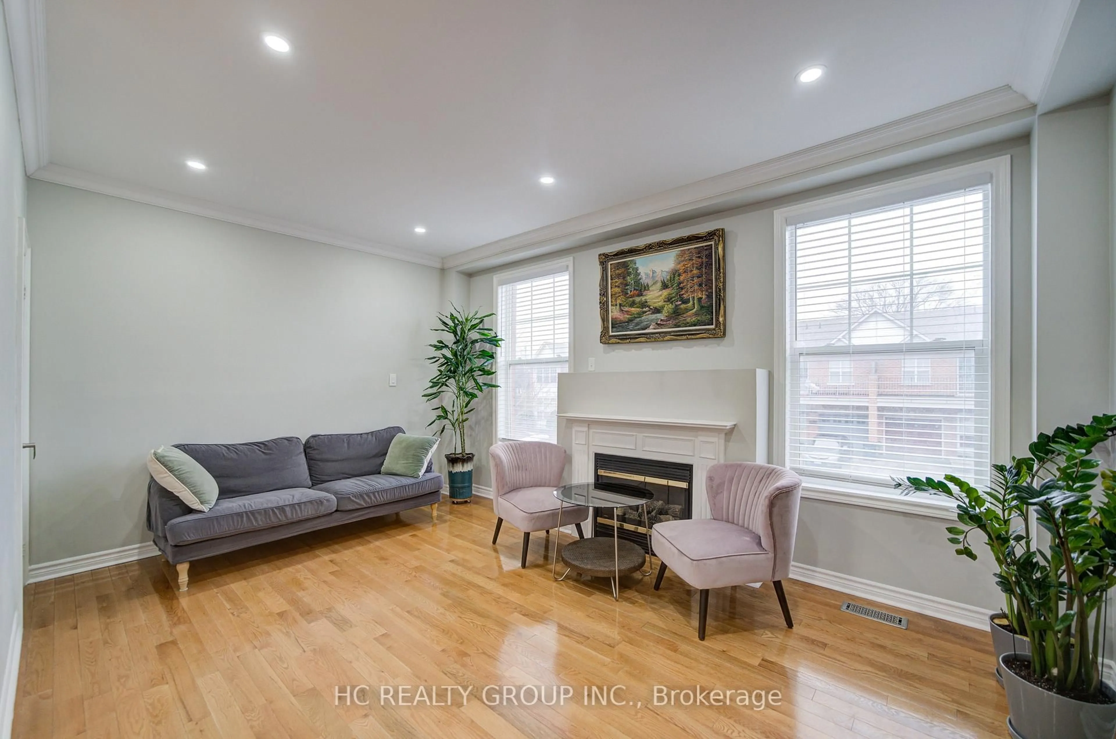 Living room with furniture, wood/laminate floor for 37 Willowfield Mews, Toronto Ontario M1R 5S1