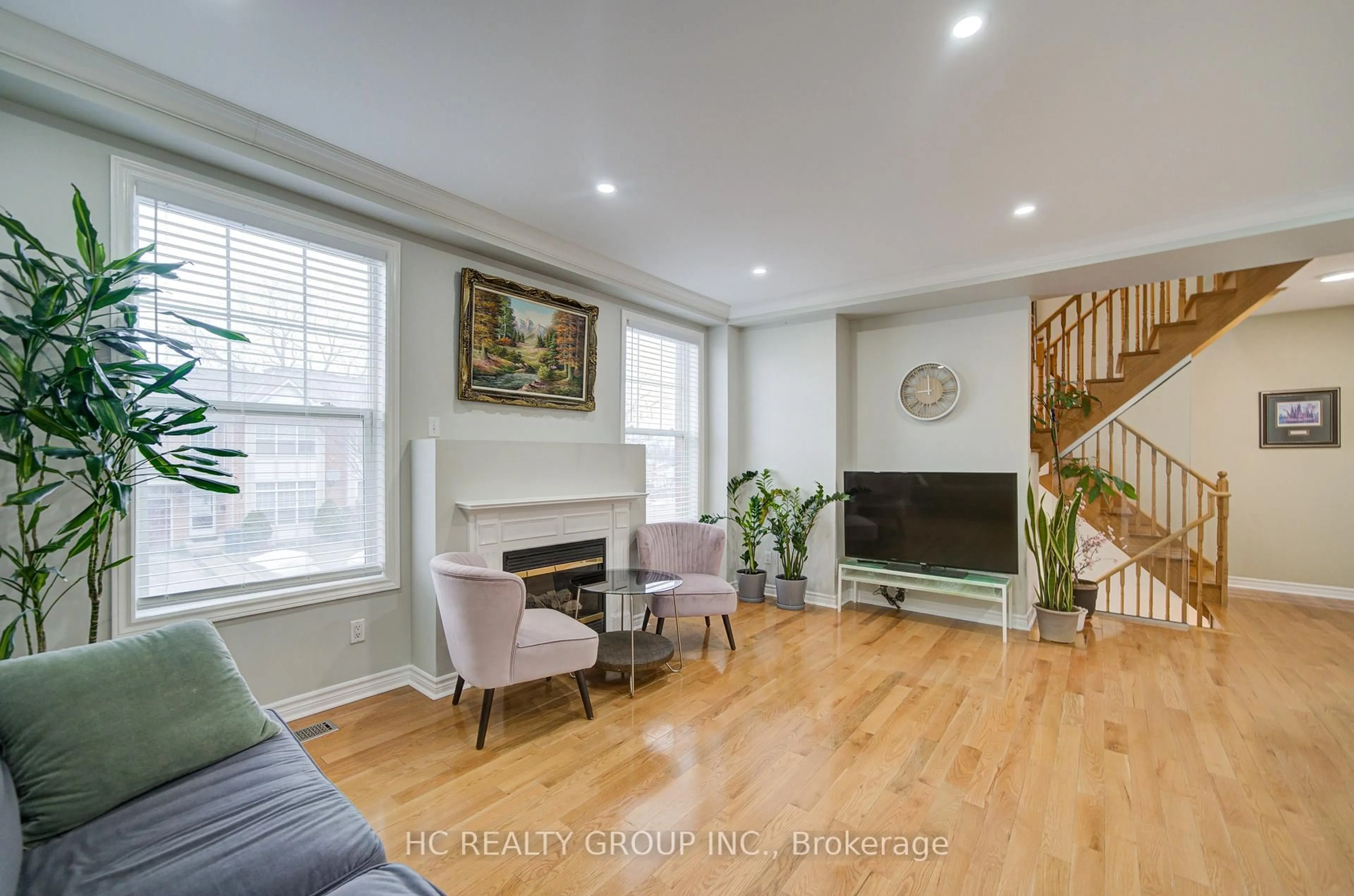 Living room with furniture, wood/laminate floor for 37 Willowfield Mews, Toronto Ontario M1R 5S1