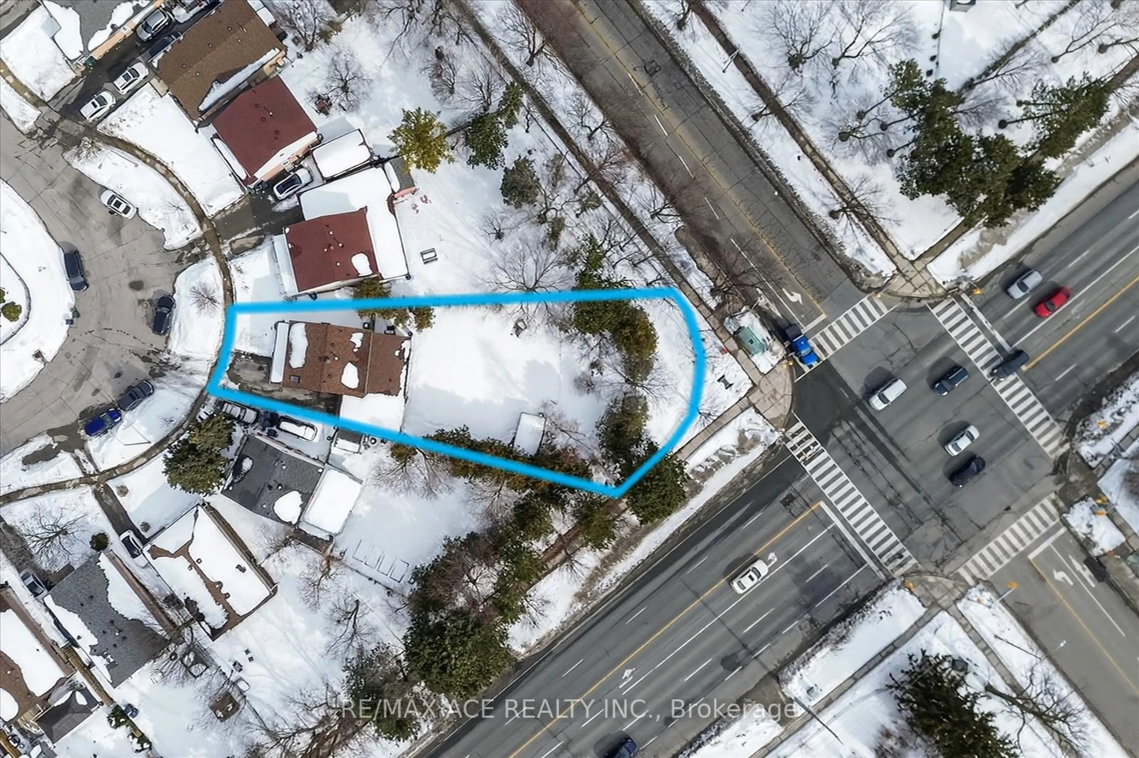 A pic from outside/outdoor area/front of a property/back of a property/a pic from drone, street for 49 Winstanly Cres, Toronto Ontario M1B 1N3
