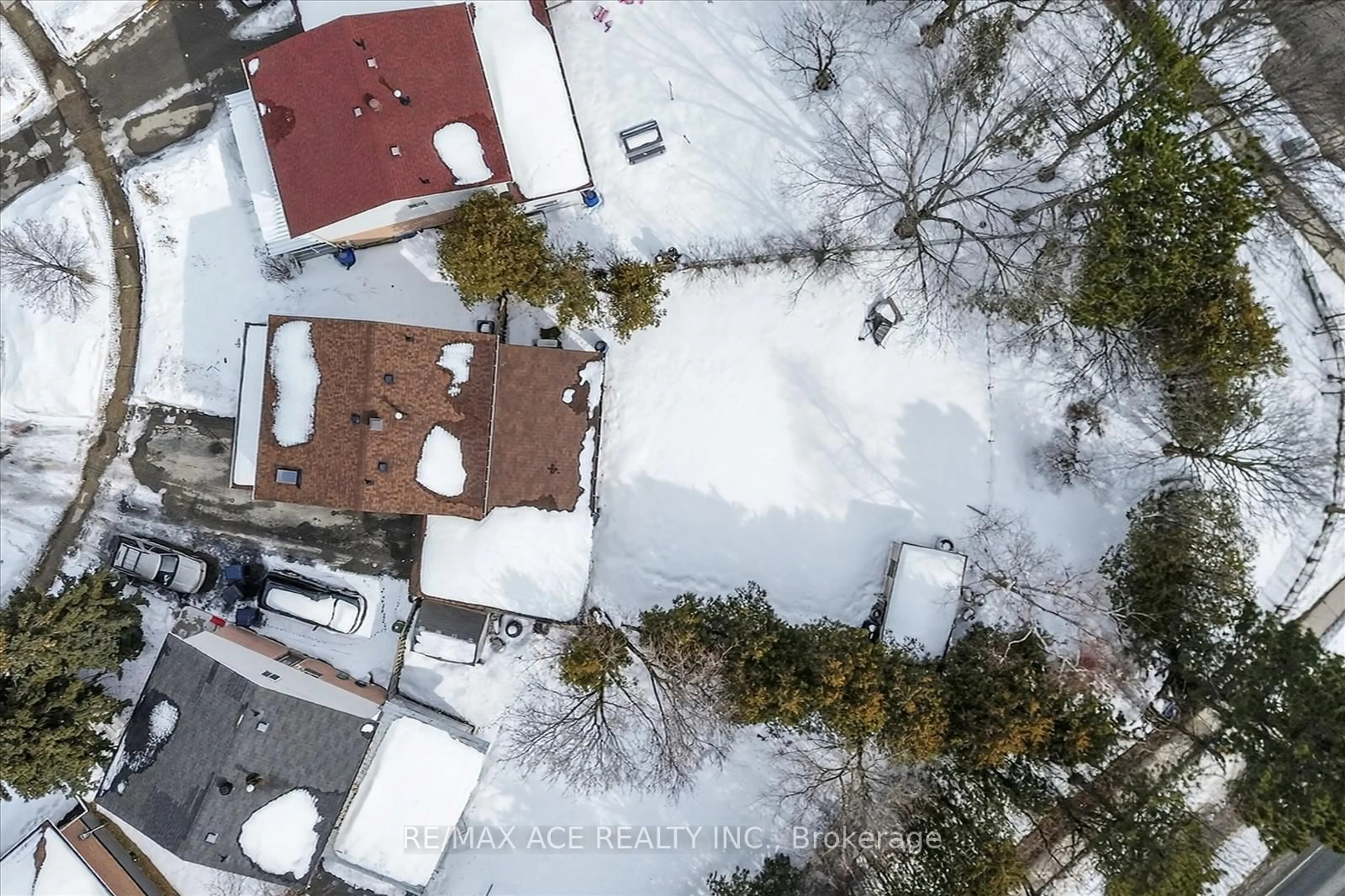 A pic from outside/outdoor area/front of a property/back of a property/a pic from drone, street for 49 Winstanly Cres, Toronto Ontario M1B 1N3