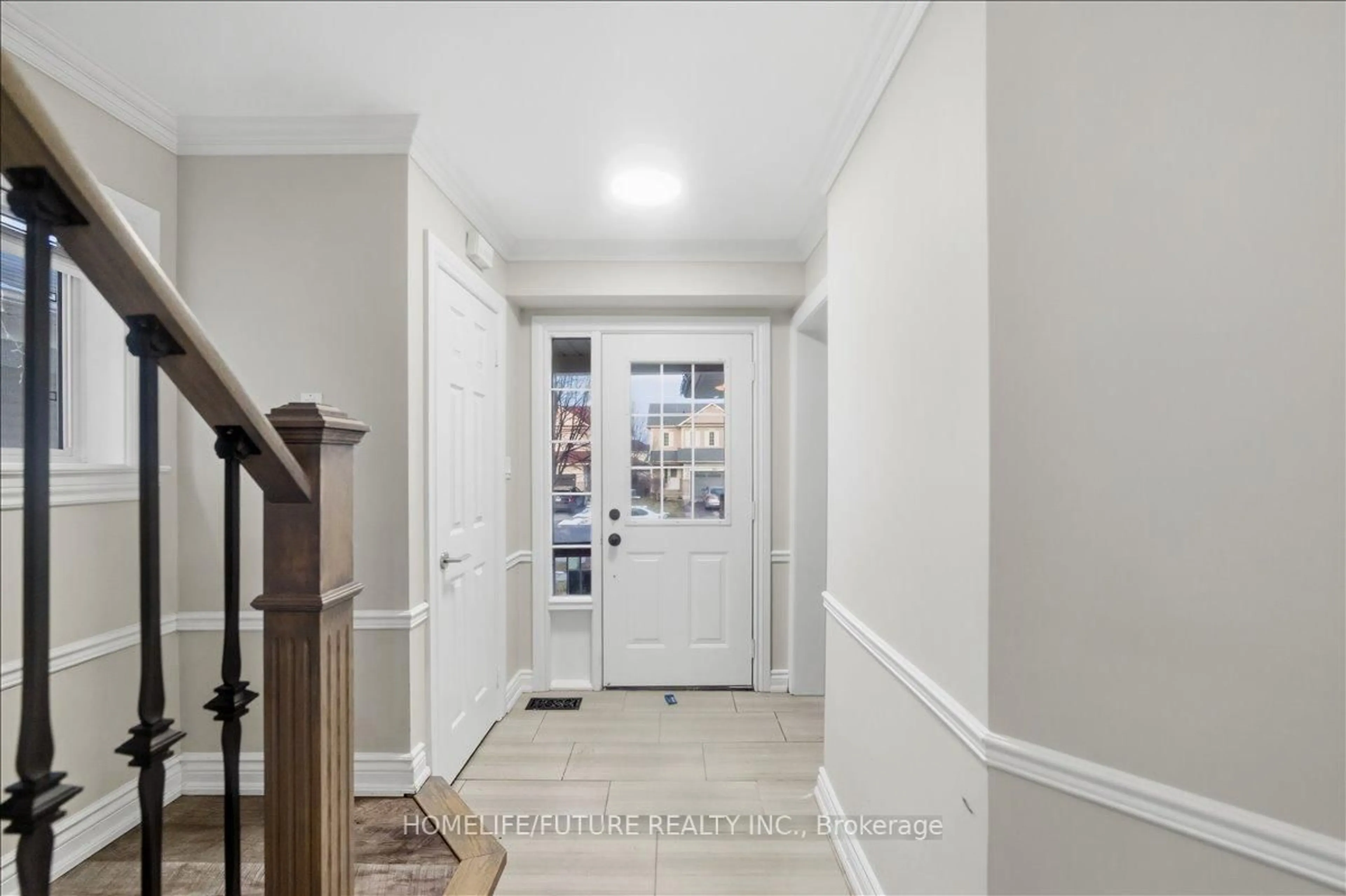 Indoor entryway for 282 Scottsdale Dr, Clarington Ontario L1C 5J2