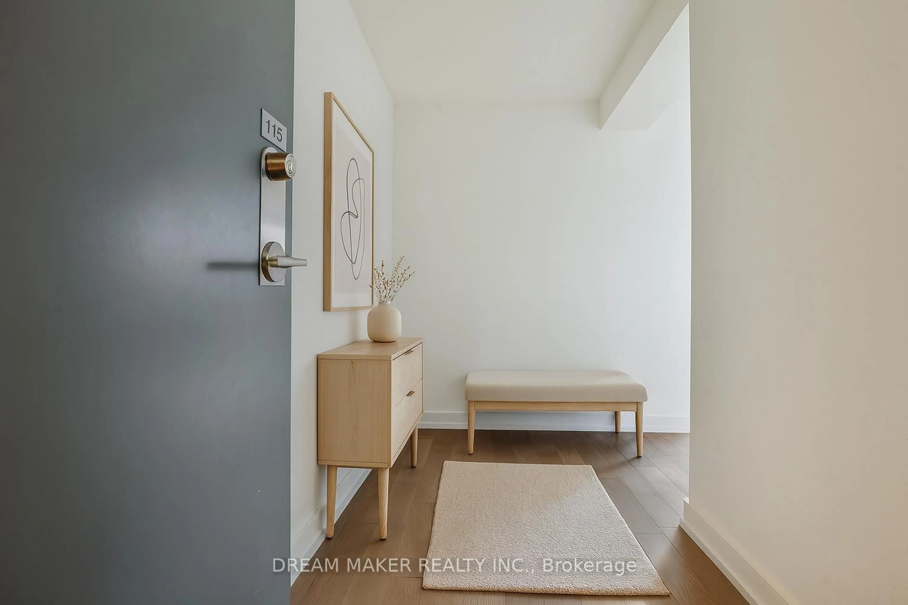 Indoor entryway for 1350 Kingston Rd #115, Toronto Ontario M1N 1C8