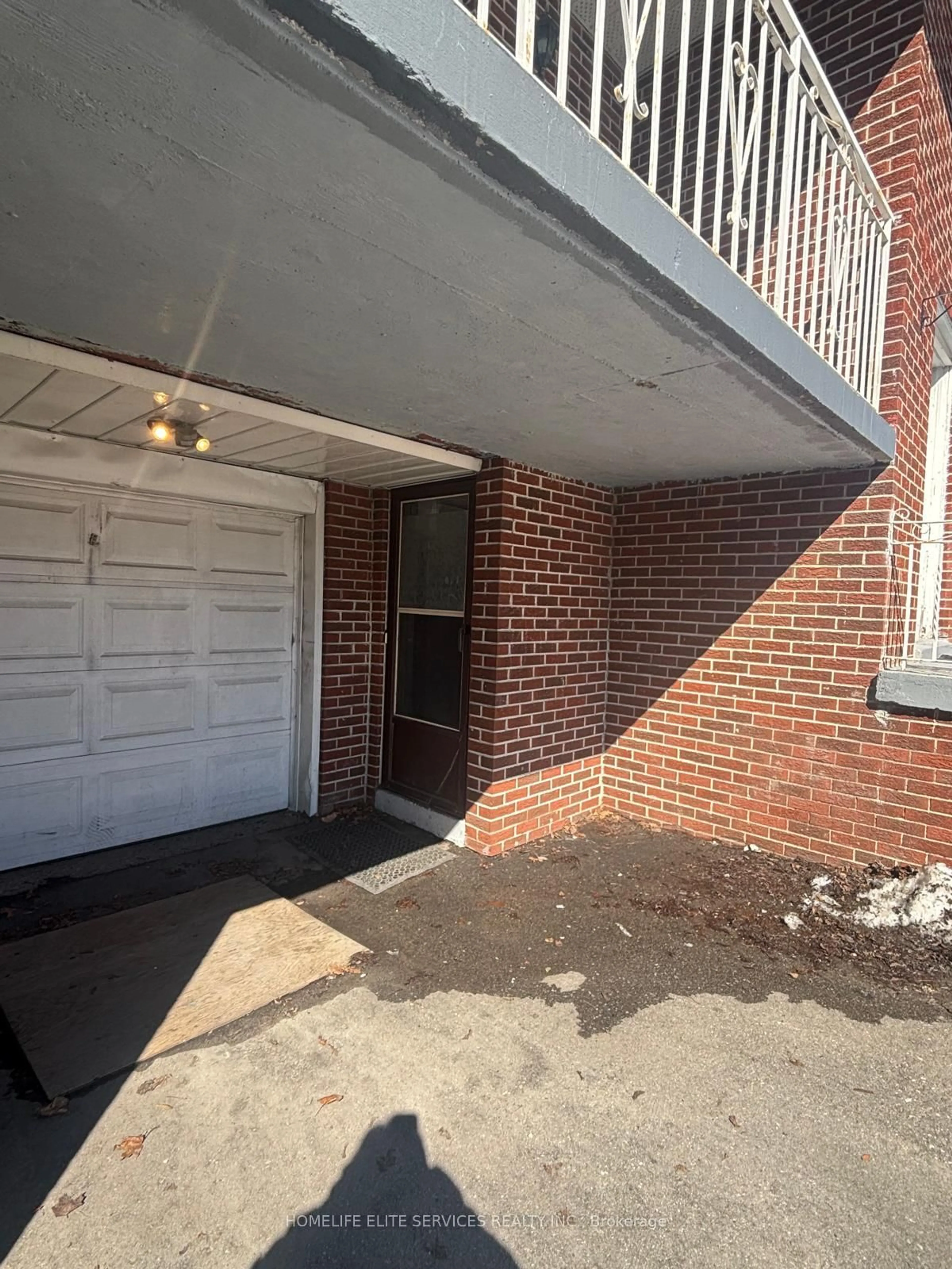 Unknown for 33 Robbinstone Dr, Toronto Ontario M1B 2C4