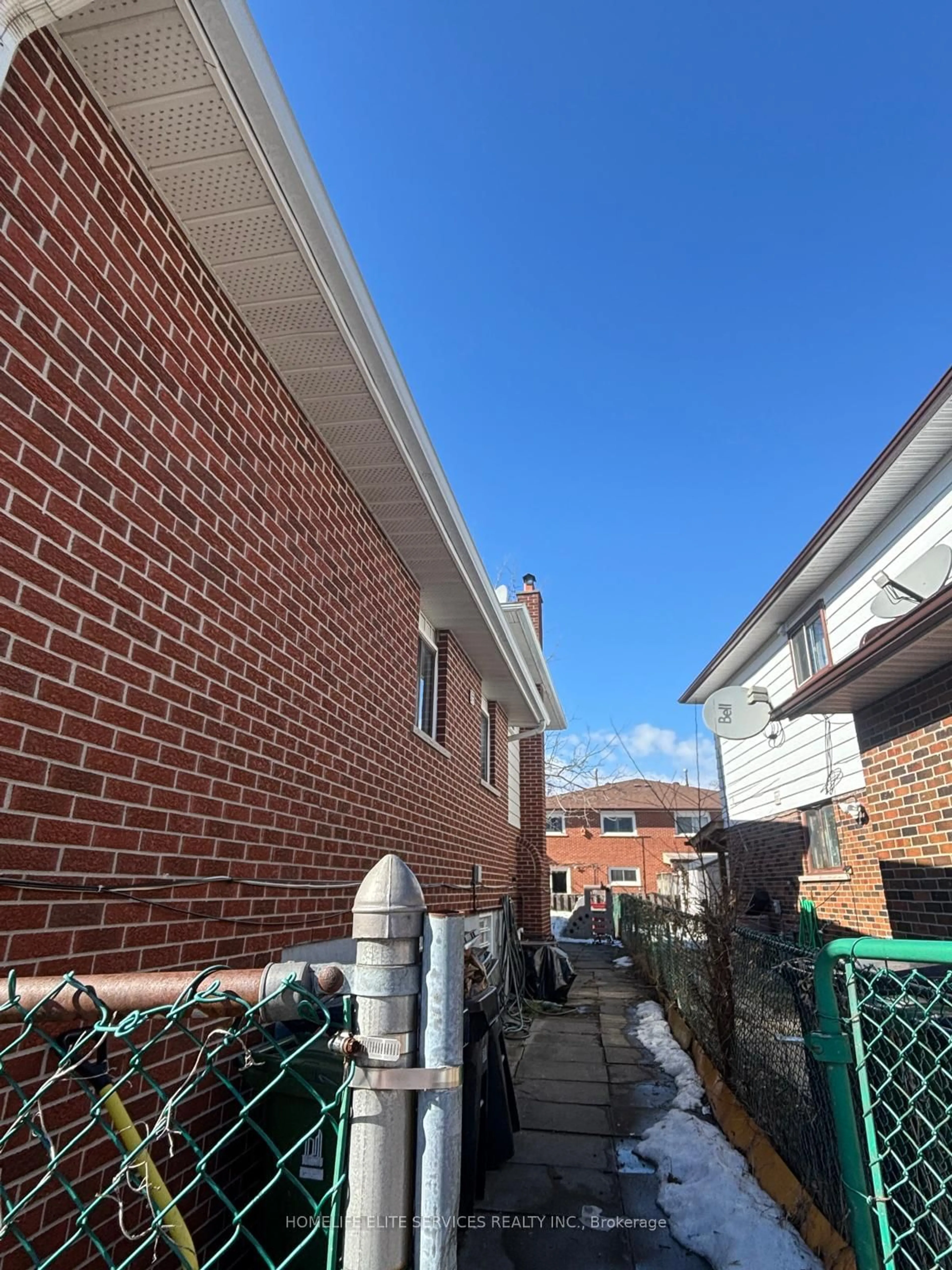 Home with brick exterior material, street for 33 Robbinstone Dr, Toronto Ontario M1B 2C4