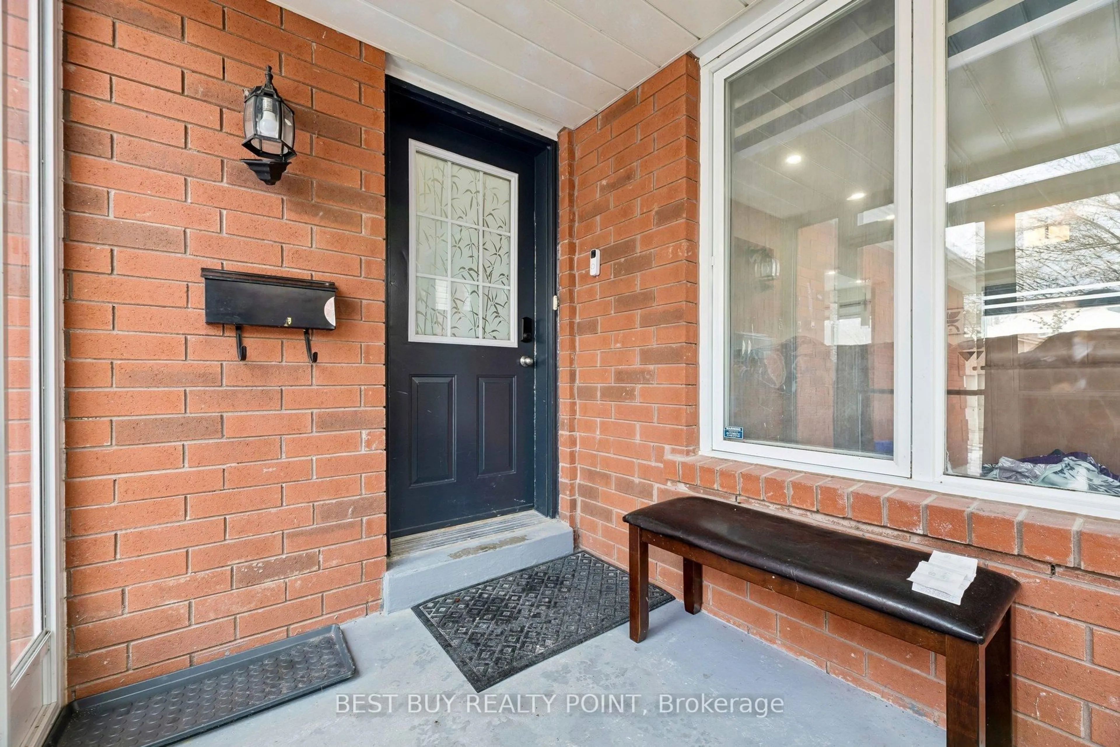 Indoor entryway for 16 Fry Cres, Clarington Ontario L1C 4Y2