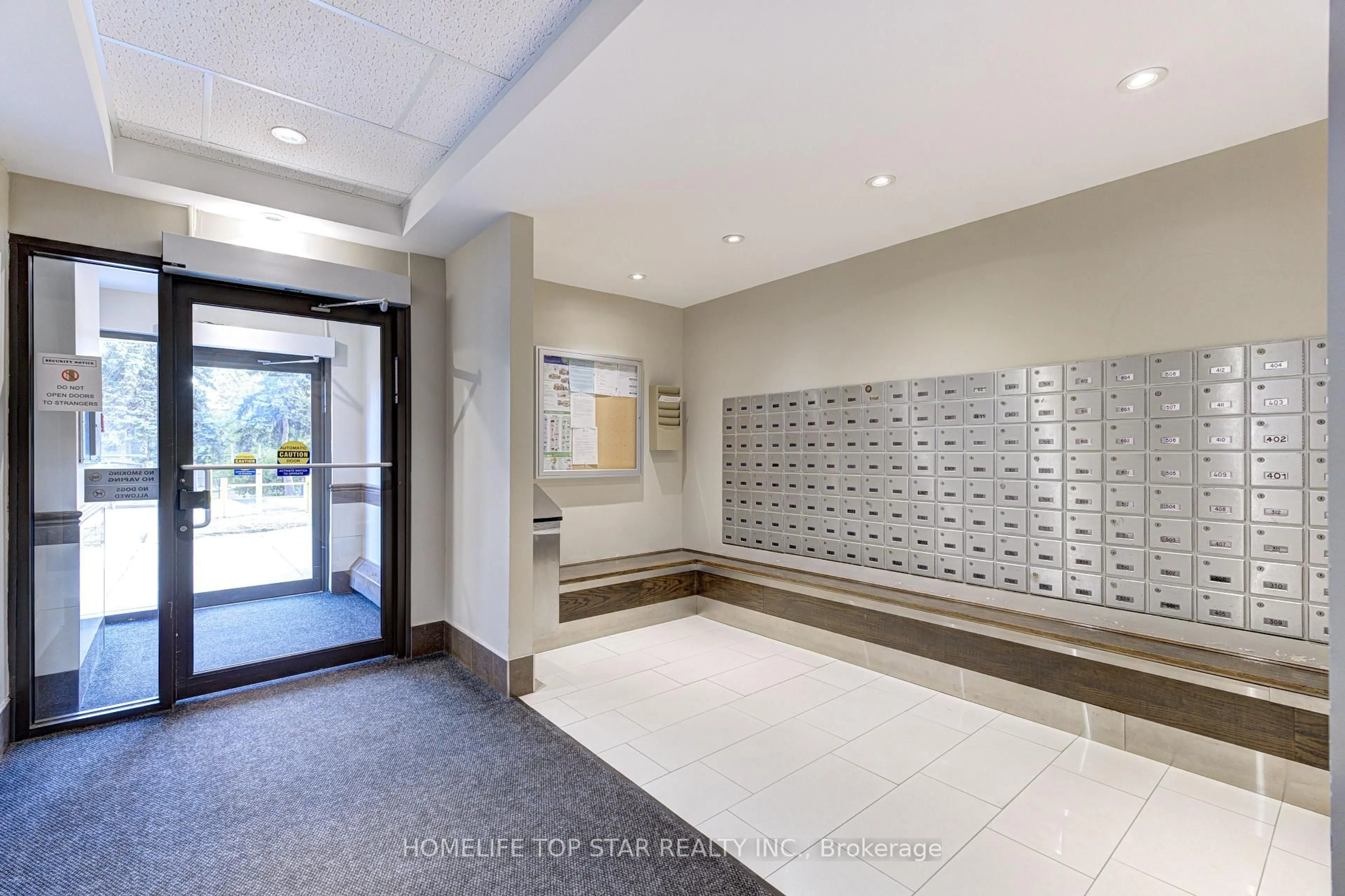 Indoor foyer for 1250 Bridletowne Circ #501, Toronto Ontario M1W 2V1