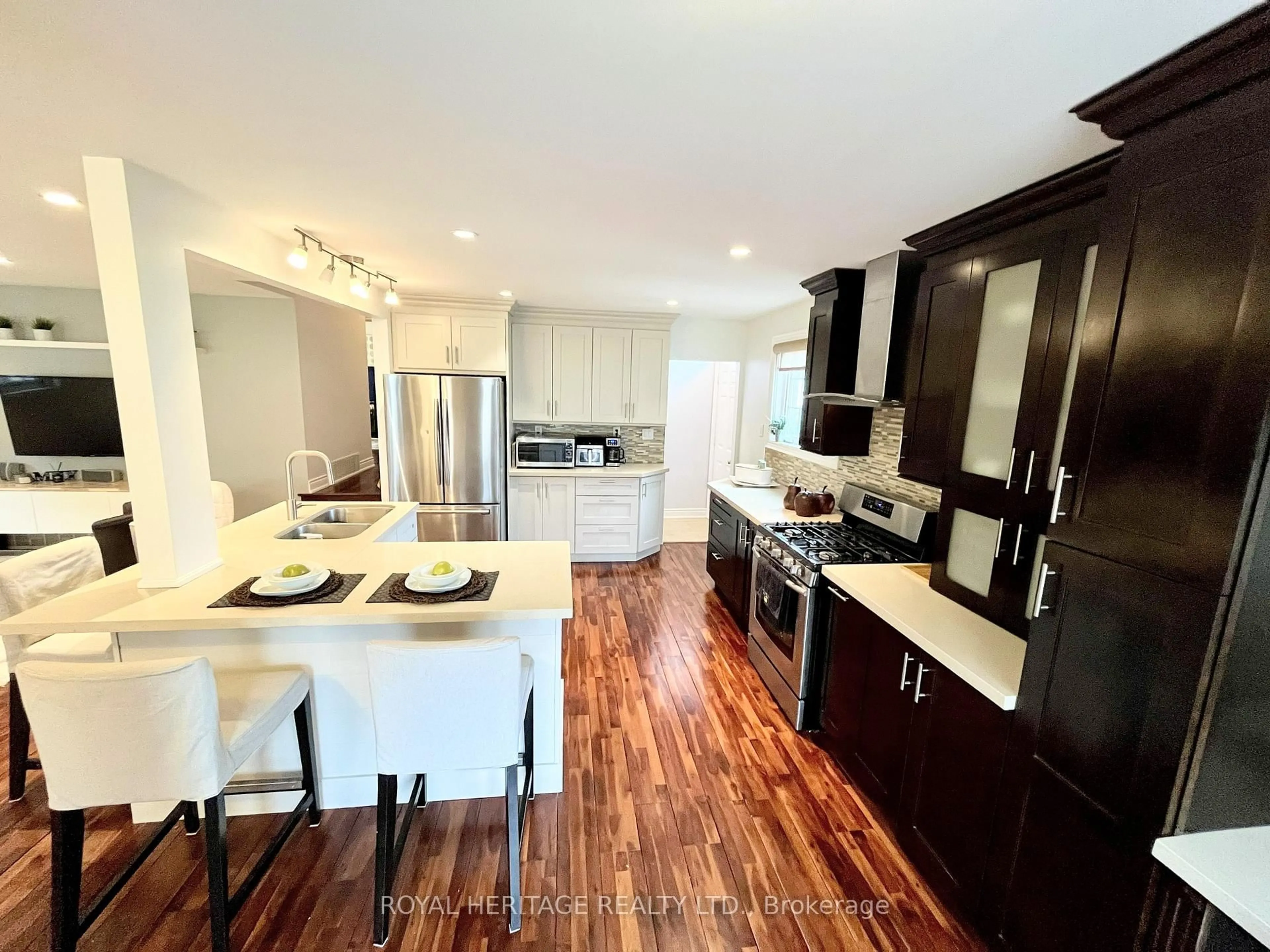 Open concept kitchen, wood/laminate floor for 1398 Fordon Ave, Pickering Ontario L1W 1J9