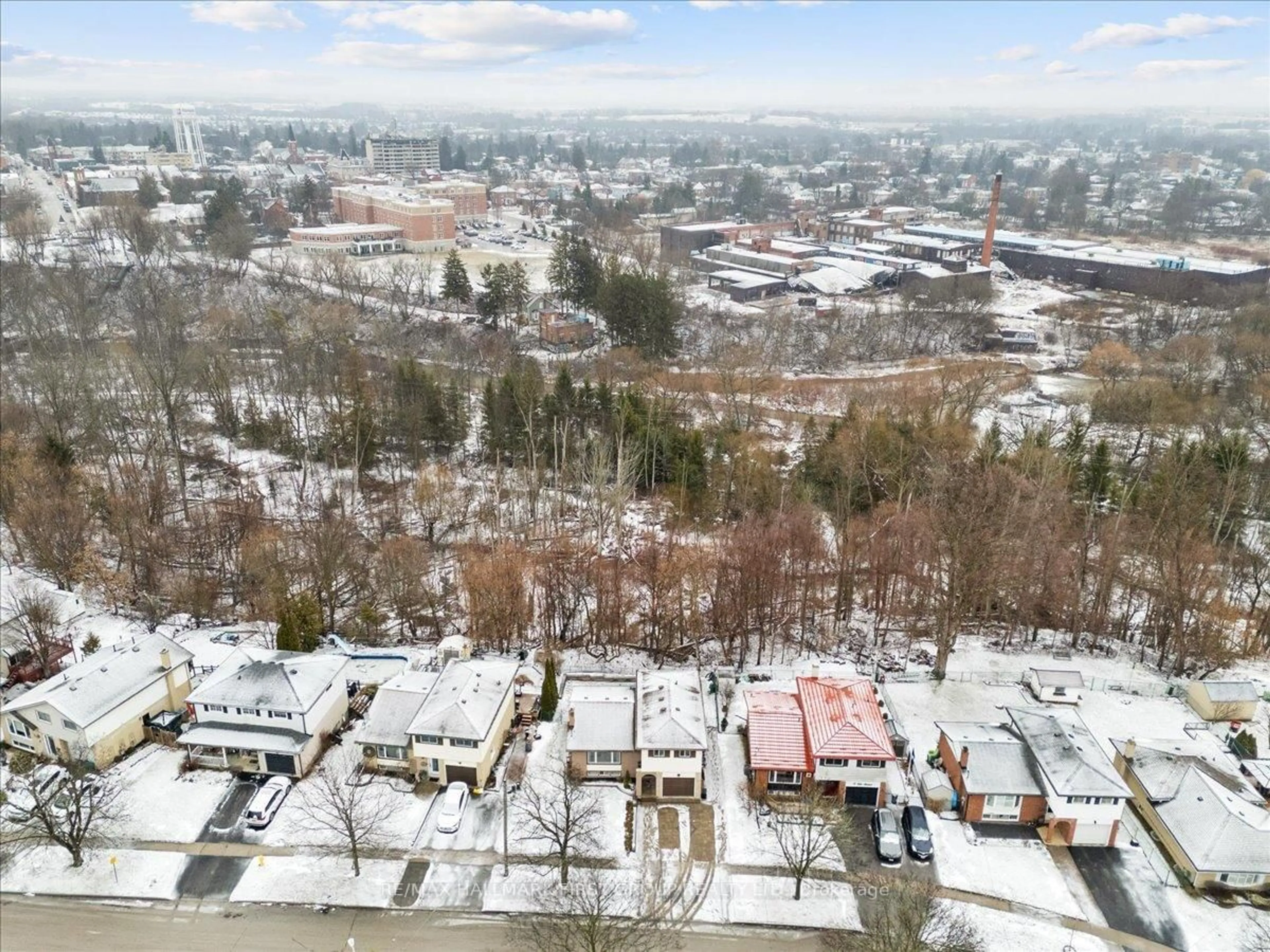 A pic from outside/outdoor area/front of a property/back of a property/a pic from drone, unknown for 7 Cole Ave, Clarington Ontario L1C 1K4