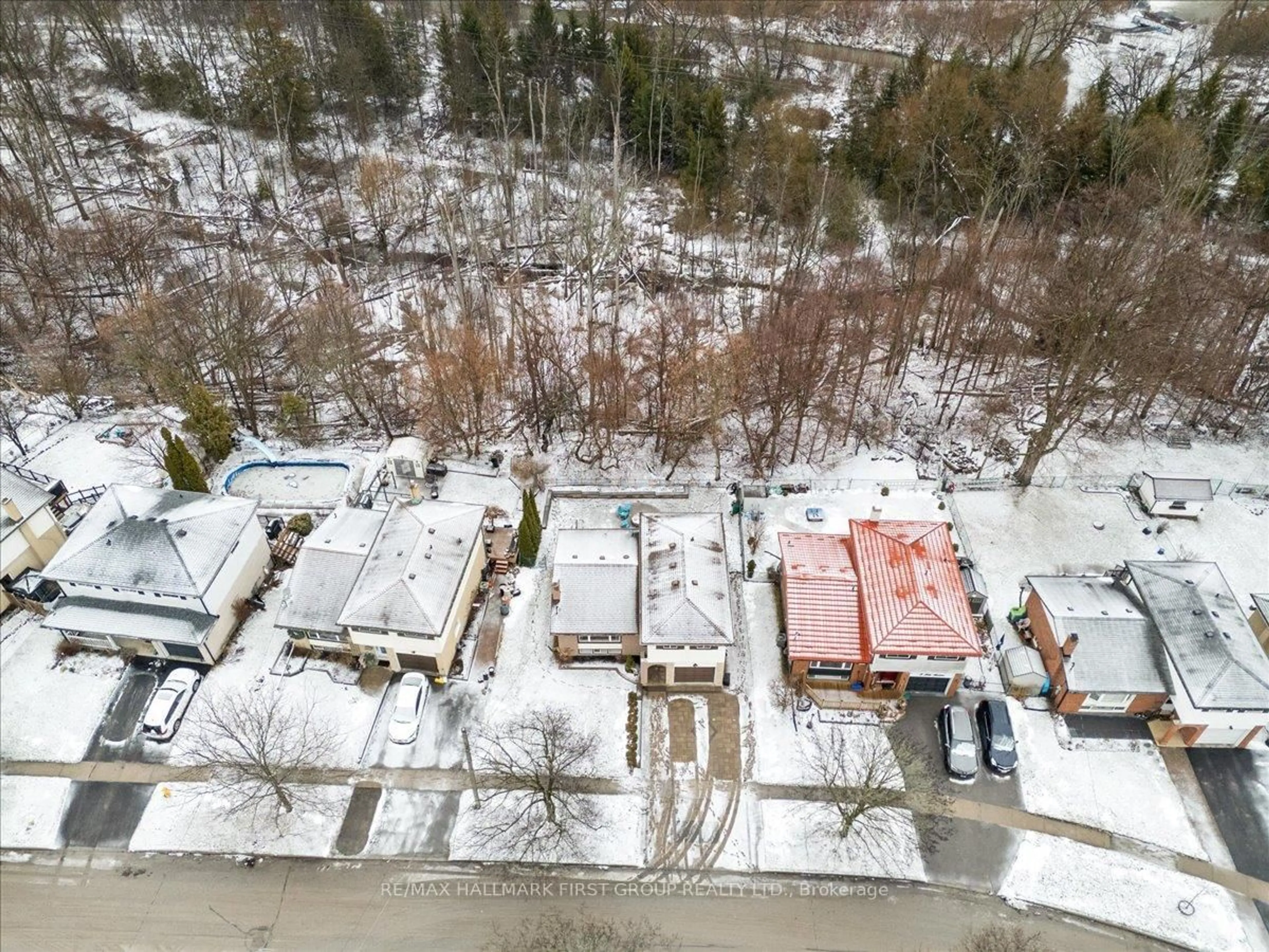 A pic from outside/outdoor area/front of a property/back of a property/a pic from drone, street for 7 Cole Ave, Clarington Ontario L1C 1K4