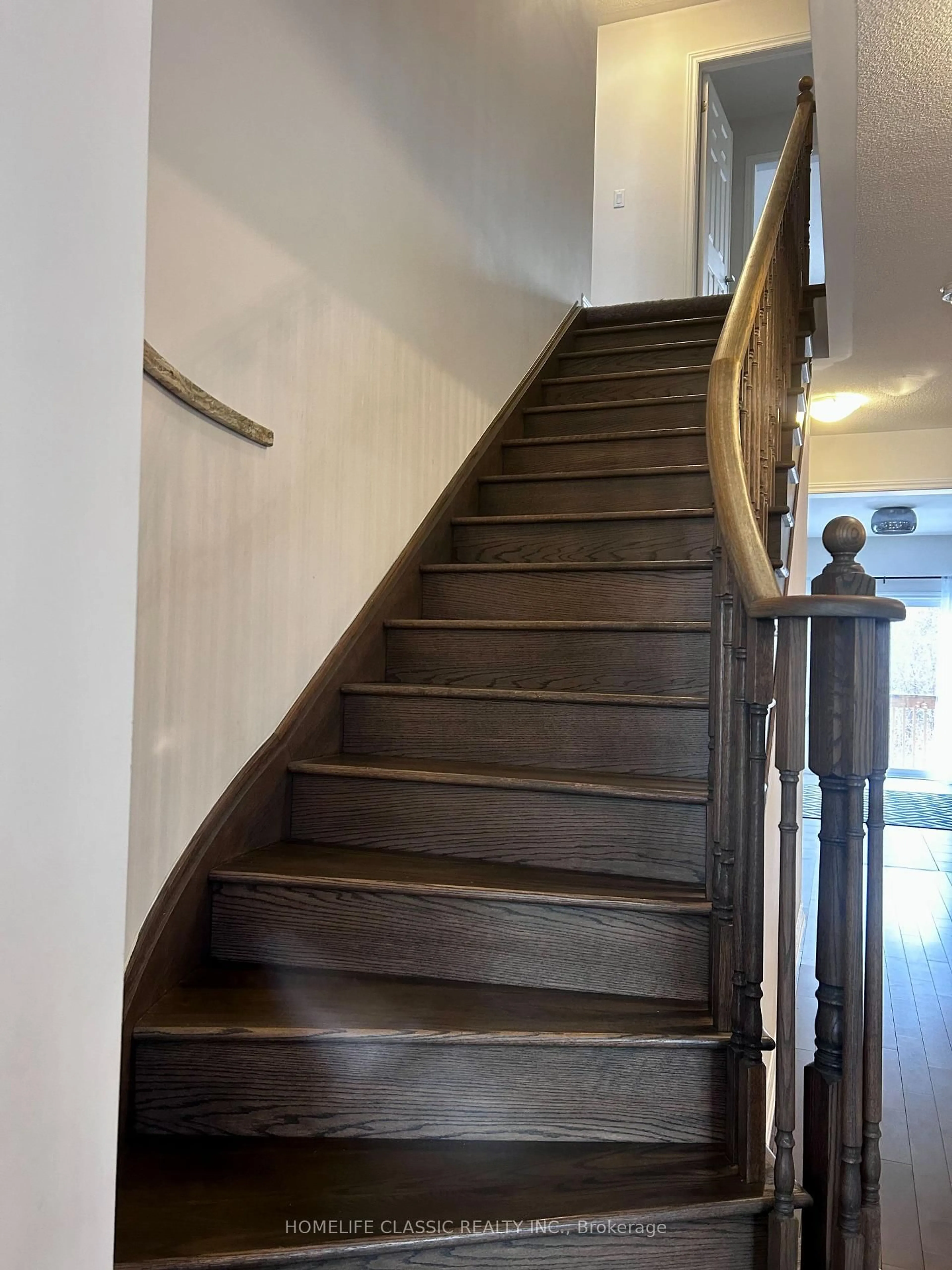 Stairs for 91 Crombie St, Clarington Ontario L1C 0T6