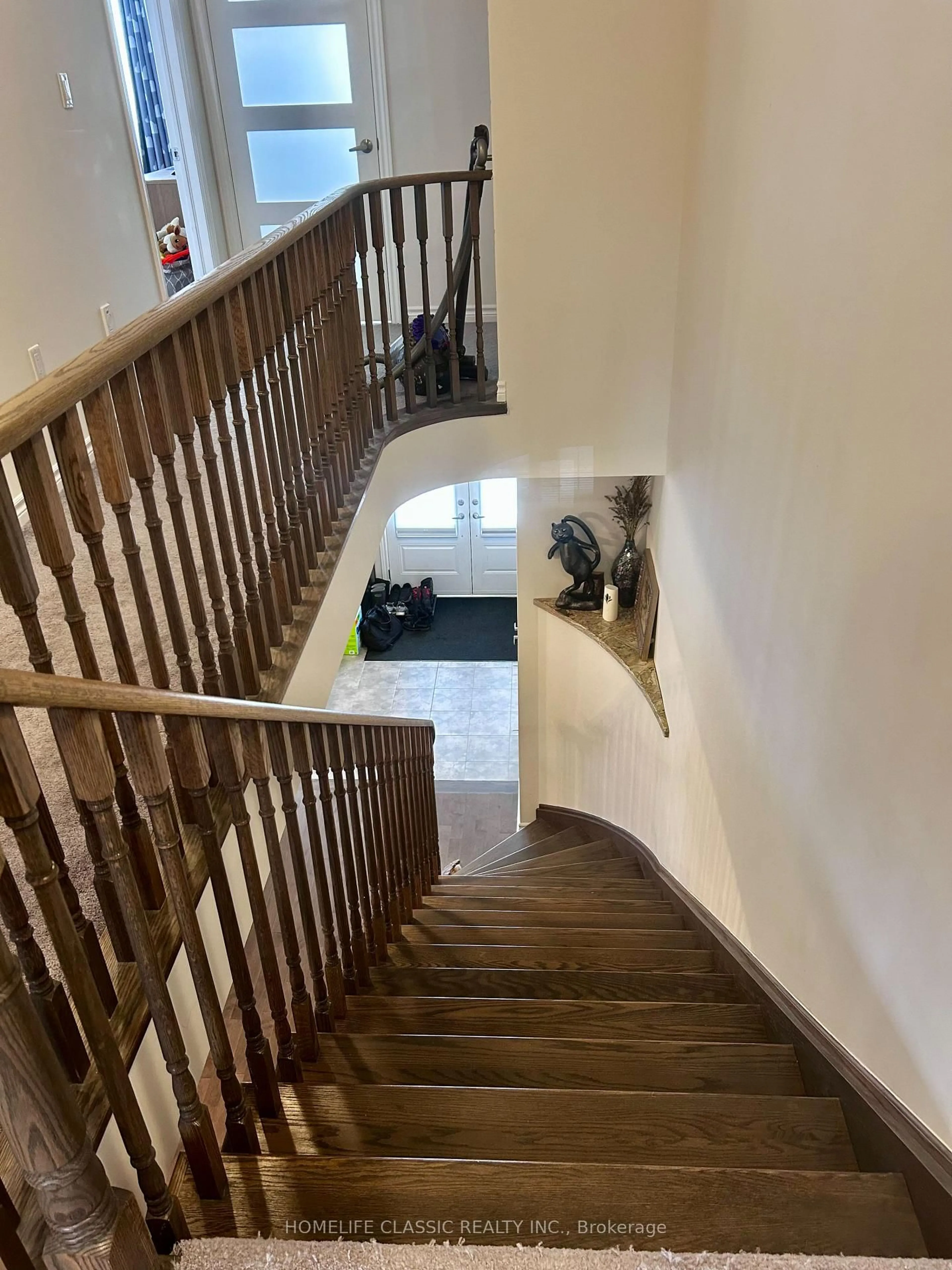 Stairs for 91 Crombie St, Clarington Ontario L1C 0T6