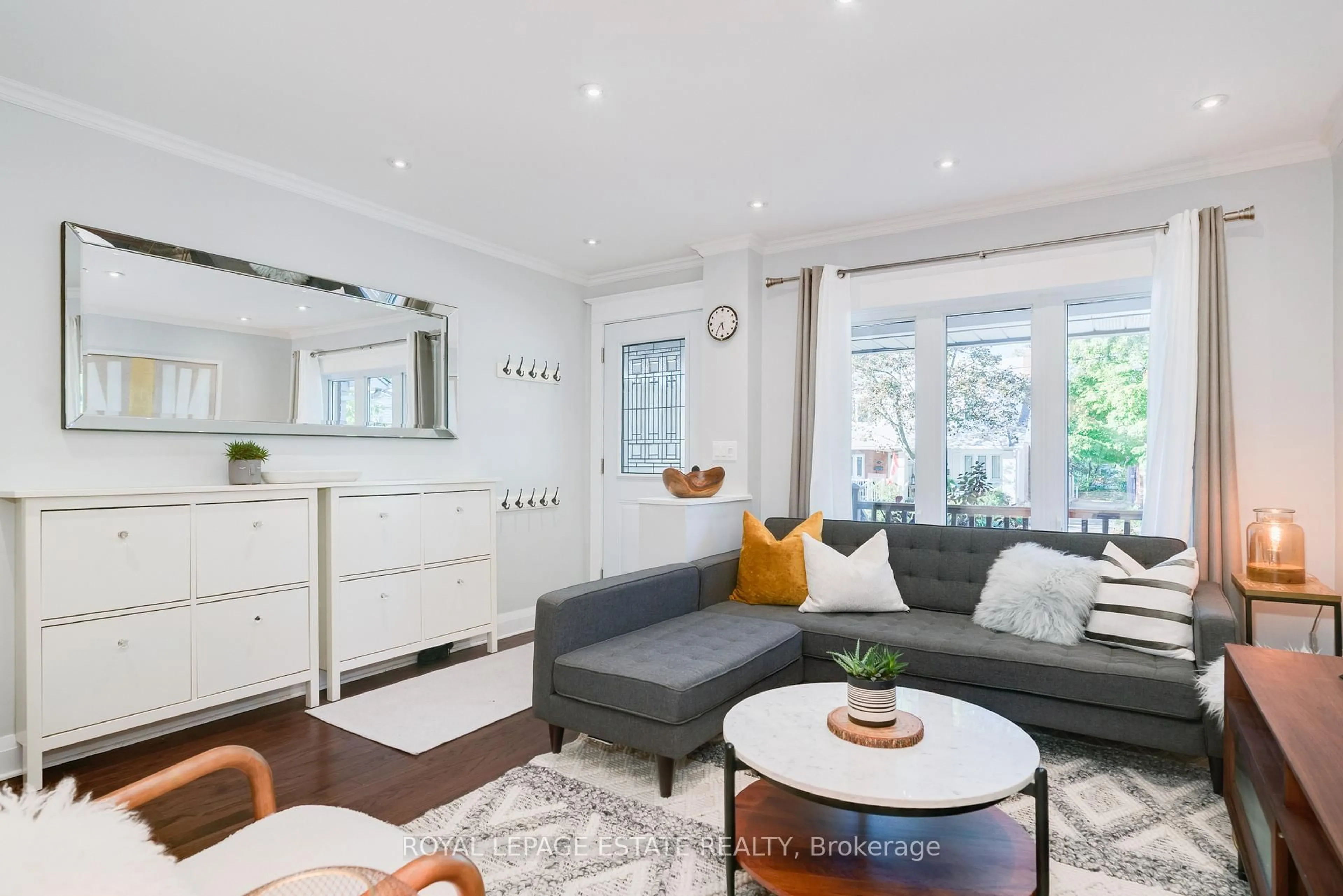 Living room with furniture, wood/laminate floor for 331 Scarborough Rd, Toronto Ontario M4E 3M9