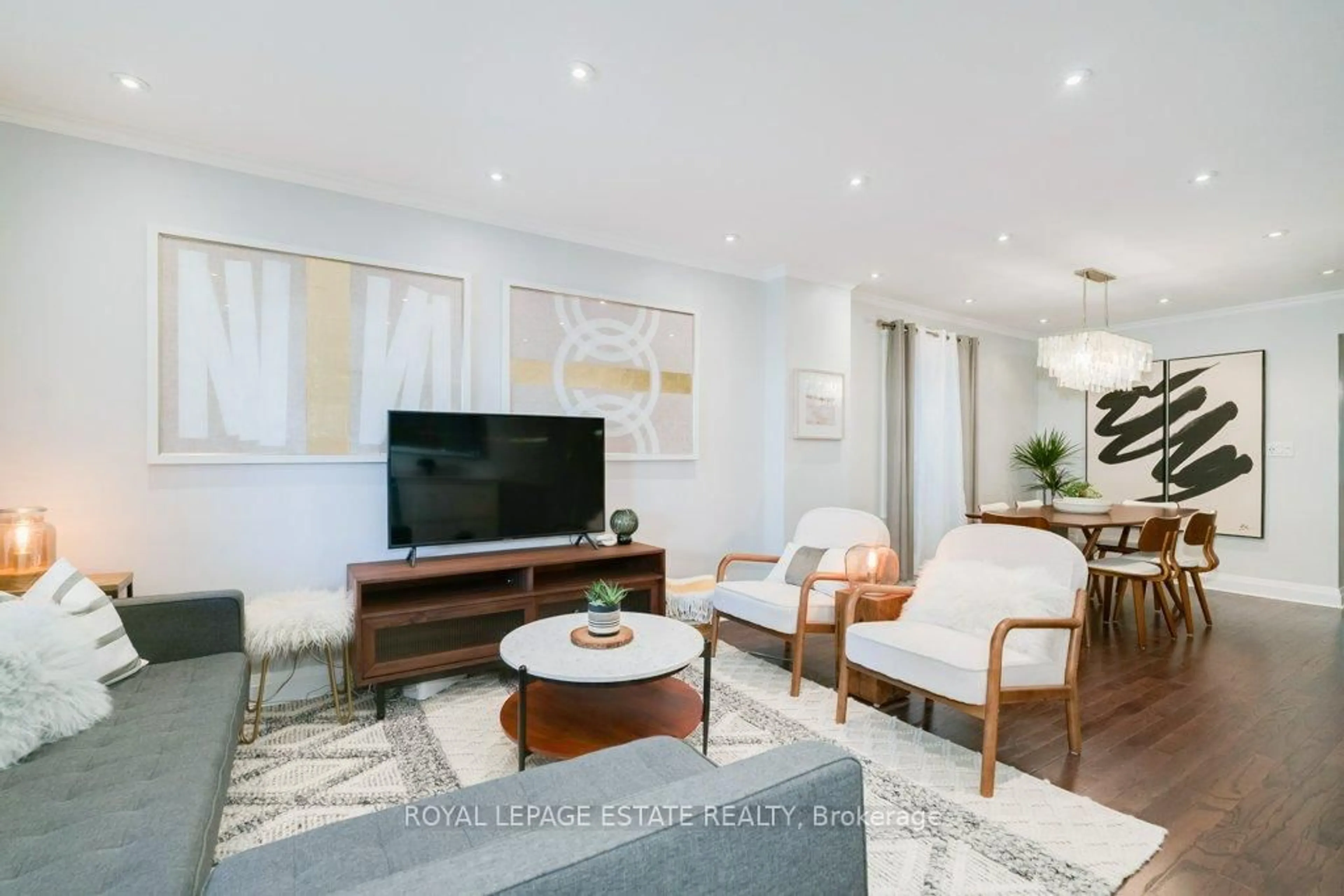 Living room with furniture, unknown for 331 Scarborough Rd, Toronto Ontario M4E 3M9