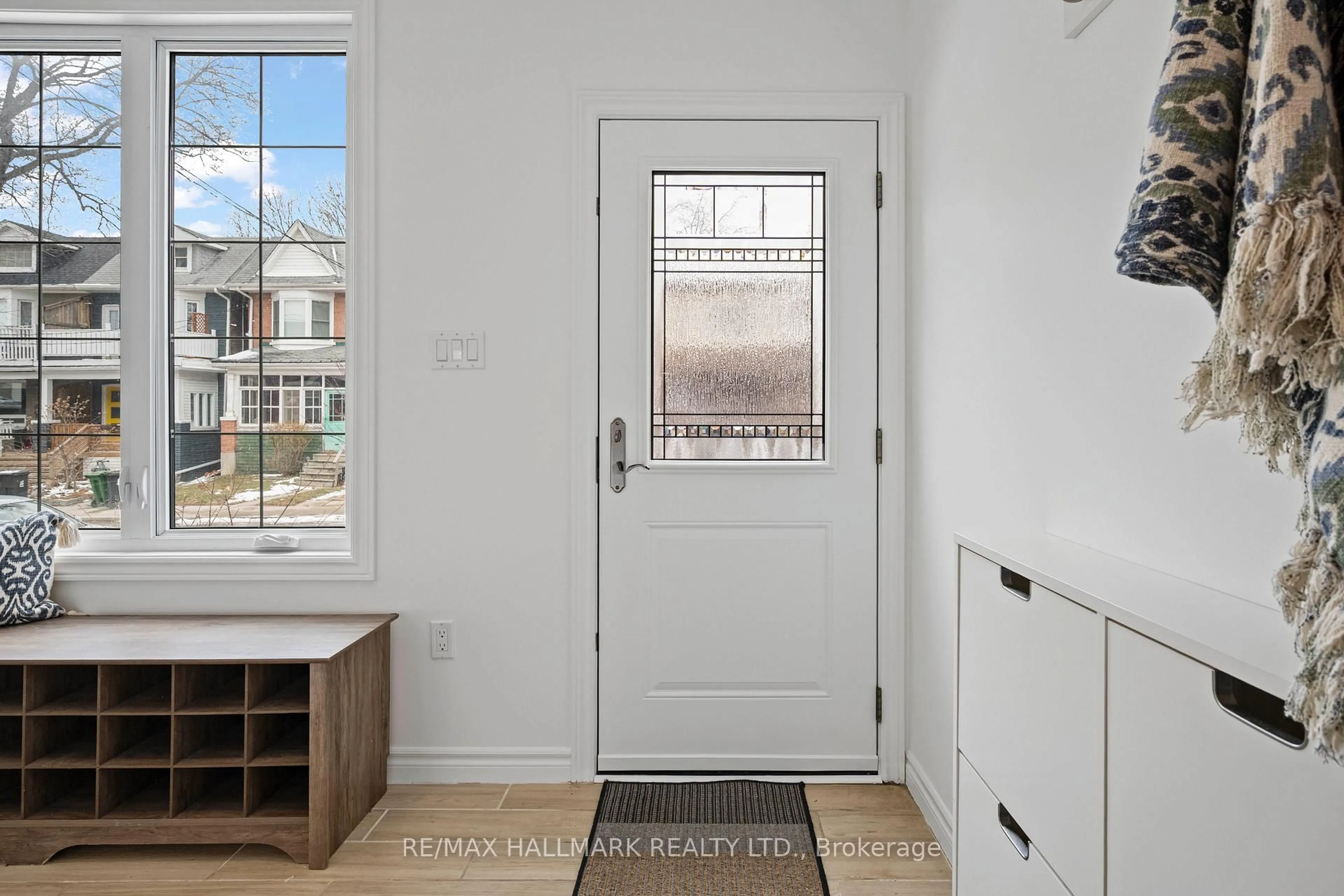 Indoor entryway for 17 Mountnoel Ave, Toronto Ontario M4J 1H7