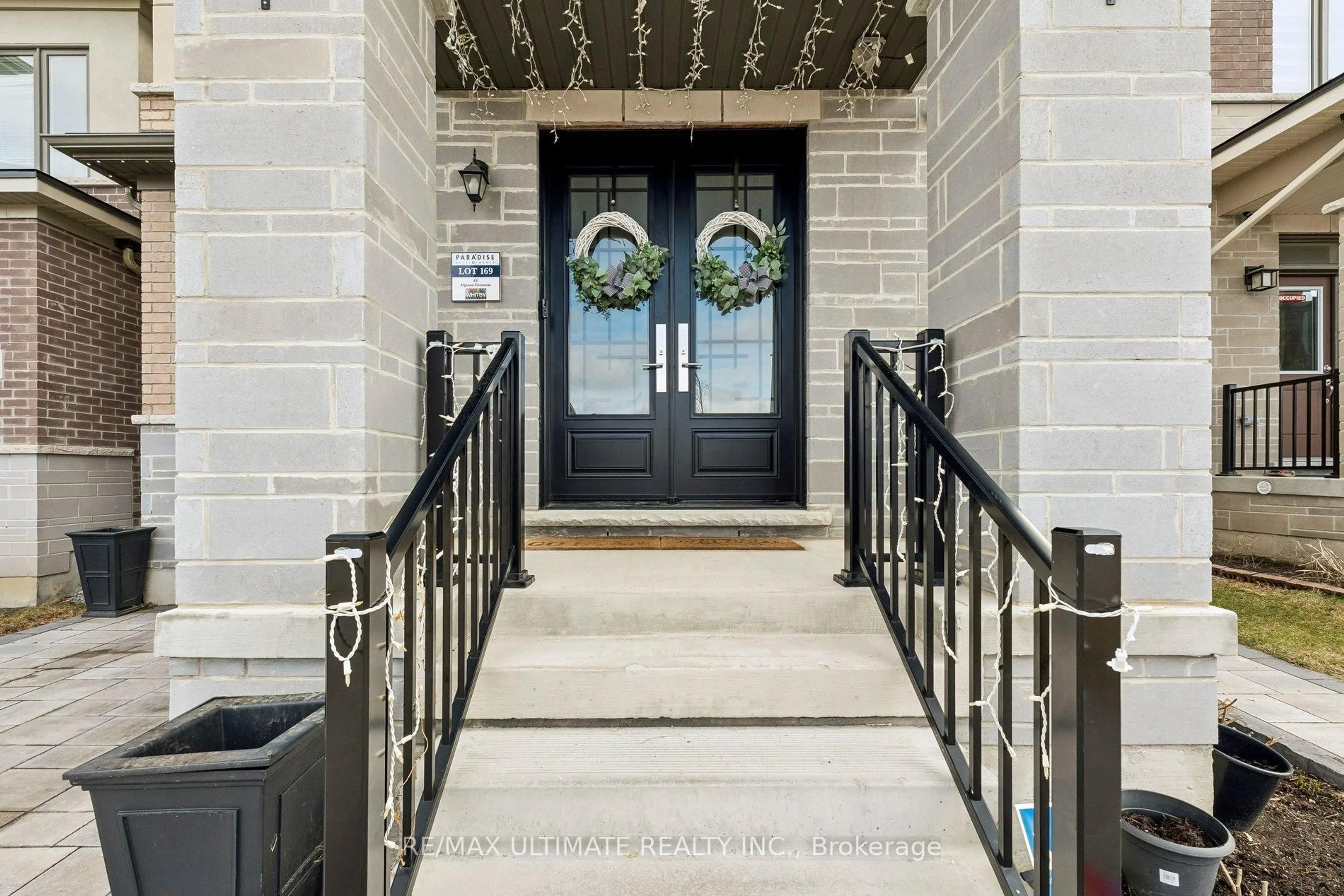 Indoor entryway for 61 Ogston Cres, Whitby Ontario L1P 0H2