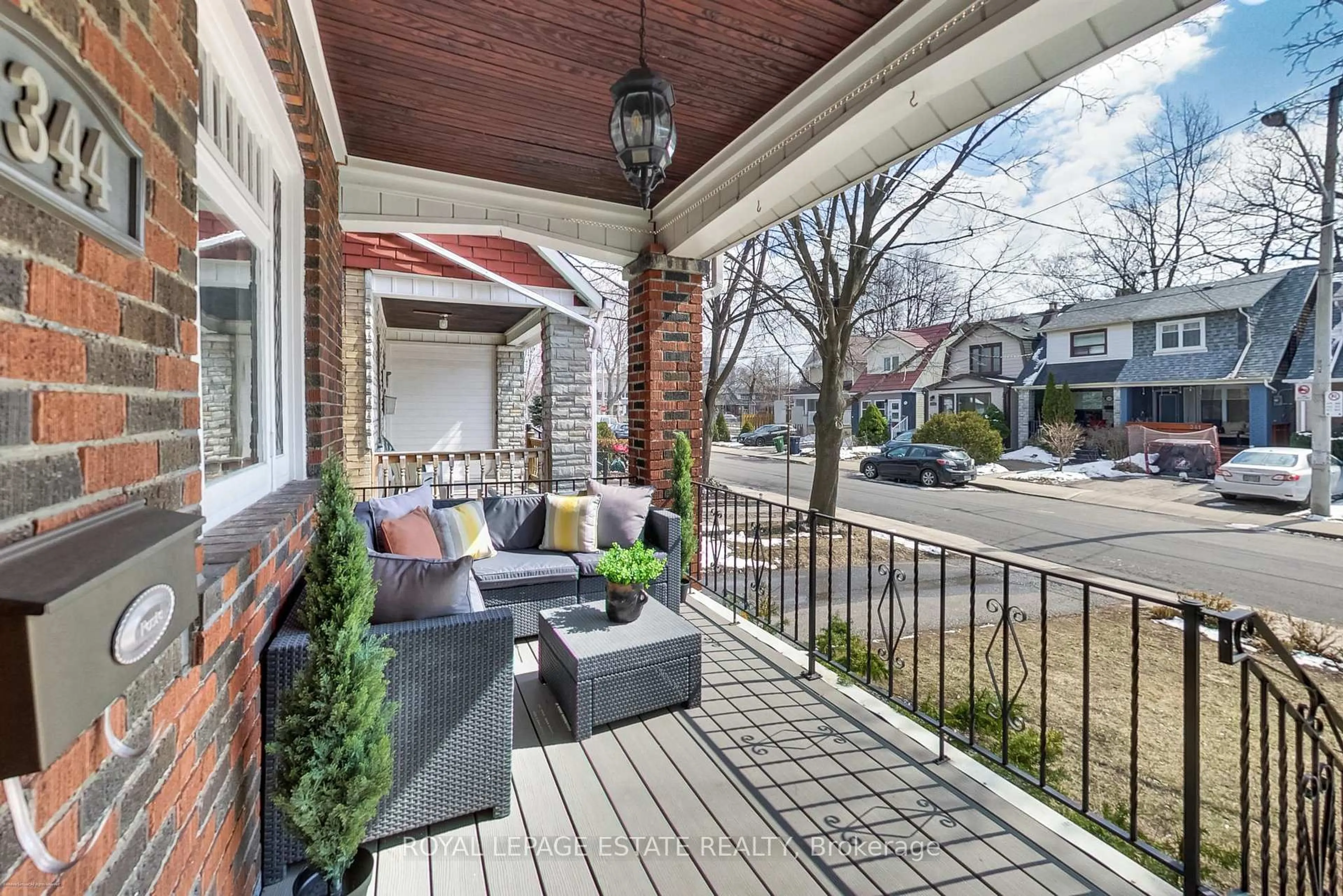 Patio, street for 344 Springdale Blvd, Toronto Ontario M4C 2A4