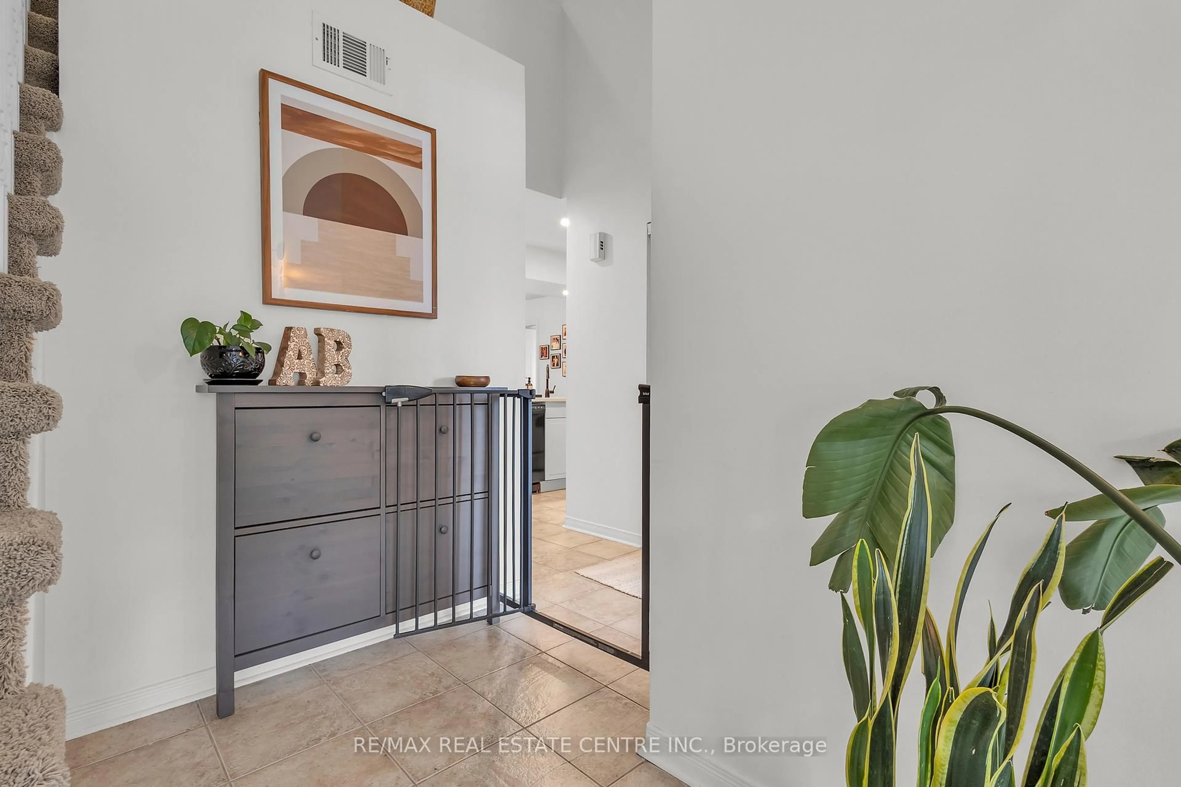 Indoor entryway for 51 Petra Way #3, Whitby Ontario L1R 0A7