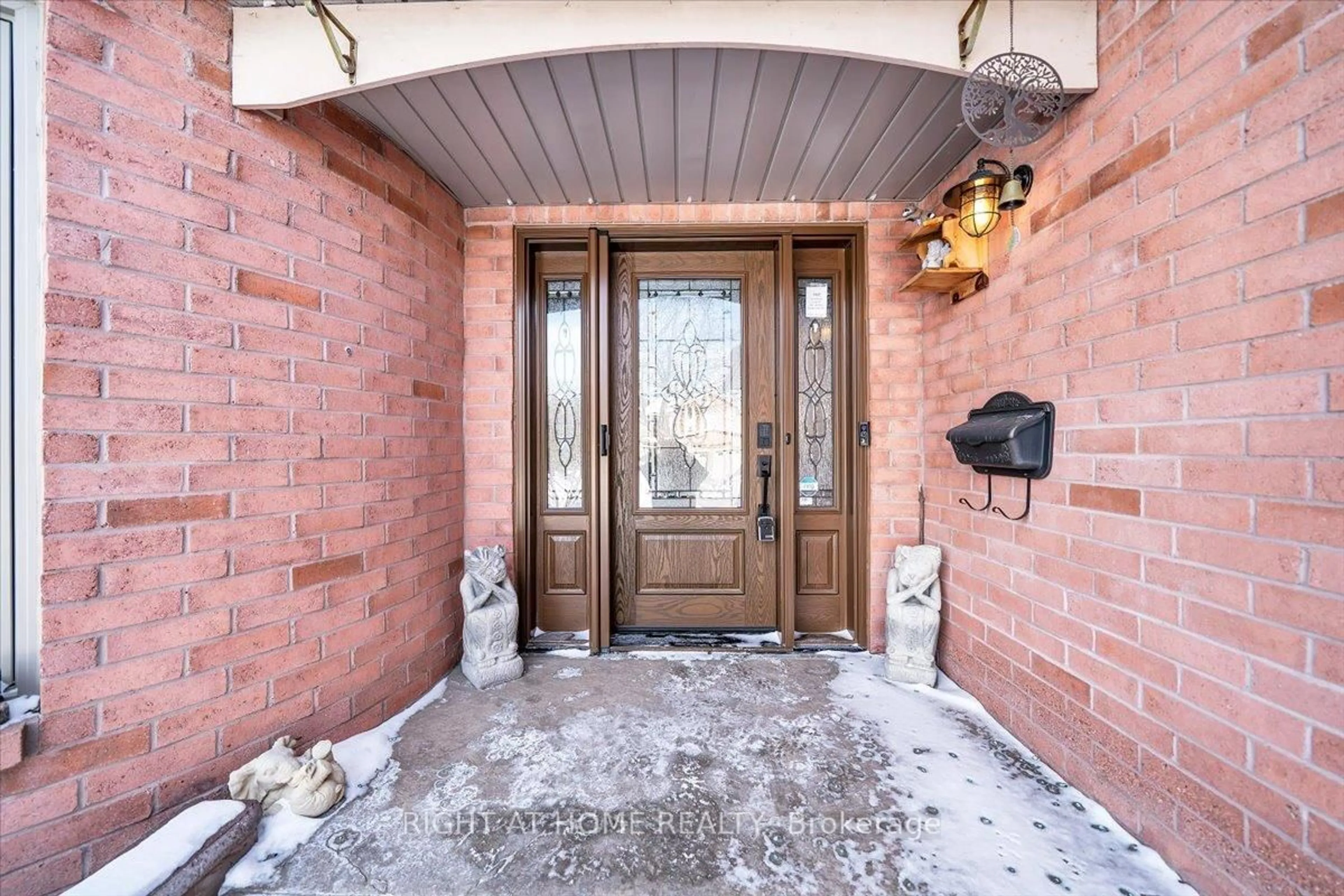 Indoor entryway for 33 Willcocks Cres, Ajax Ontario L1T 3L9
