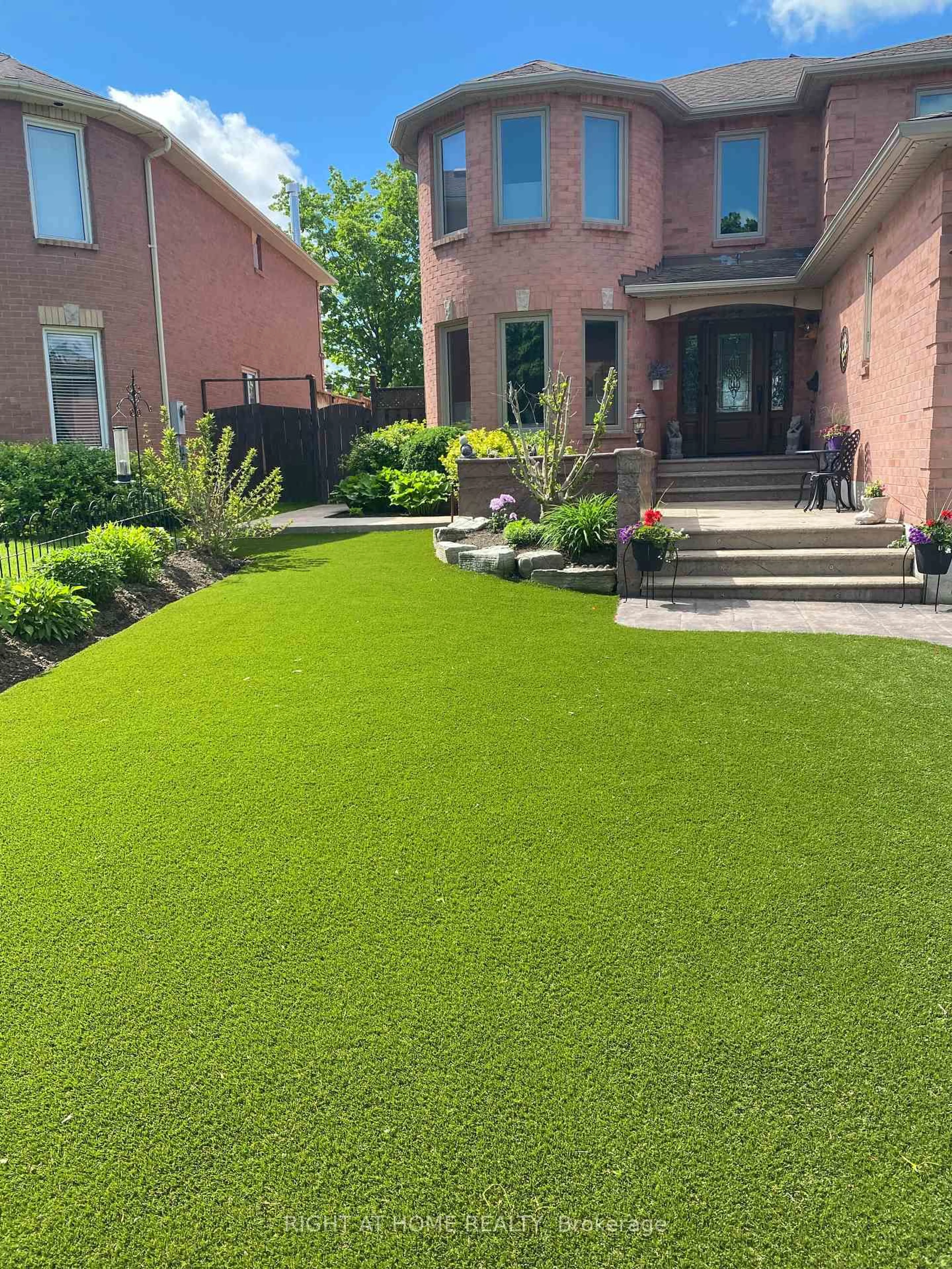 Unknown for 33 Willcocks Cres, Ajax Ontario L1T 3L9