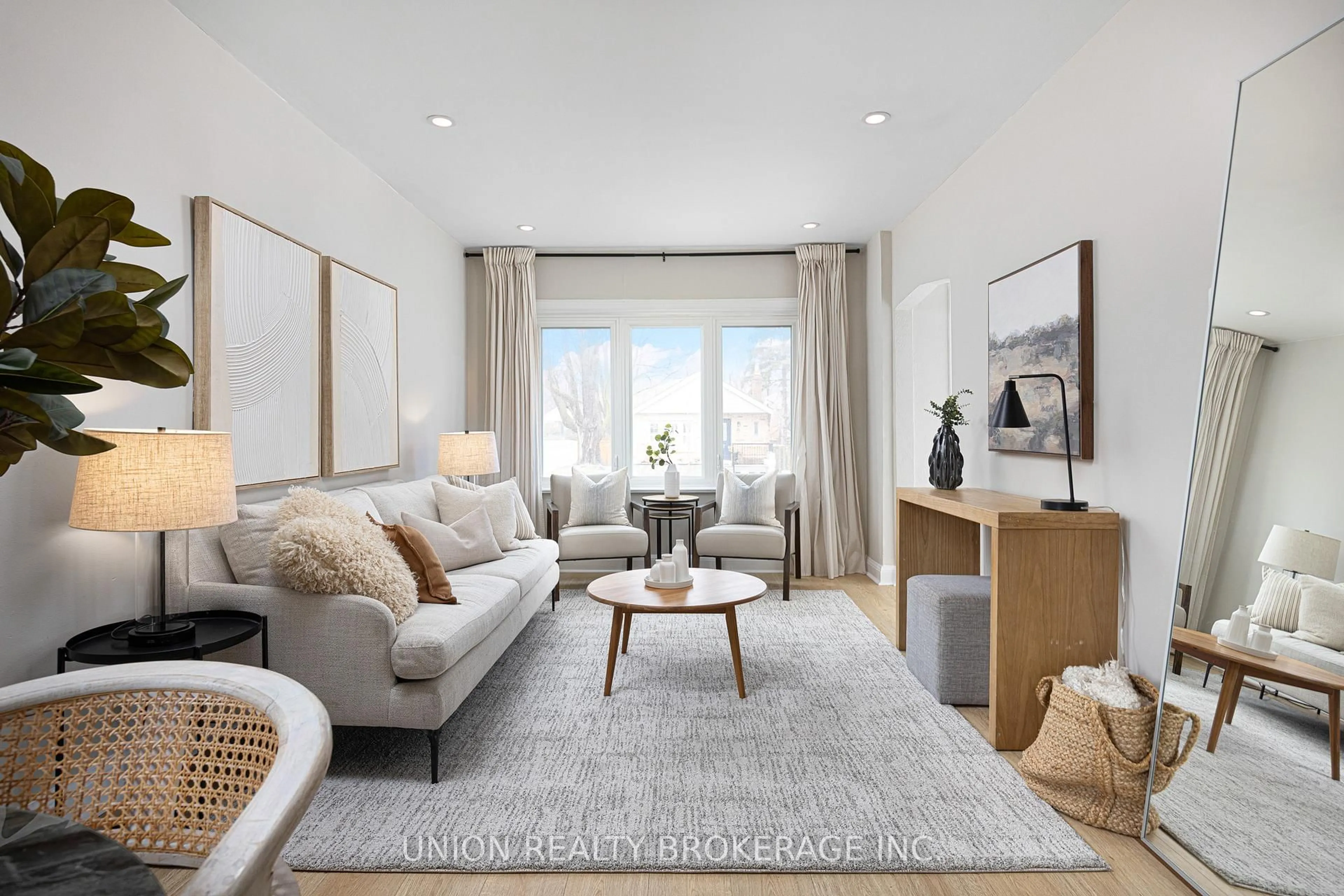 Living room with furniture, unknown for 79 Hollis Ave, Toronto Ontario M1N 2C6