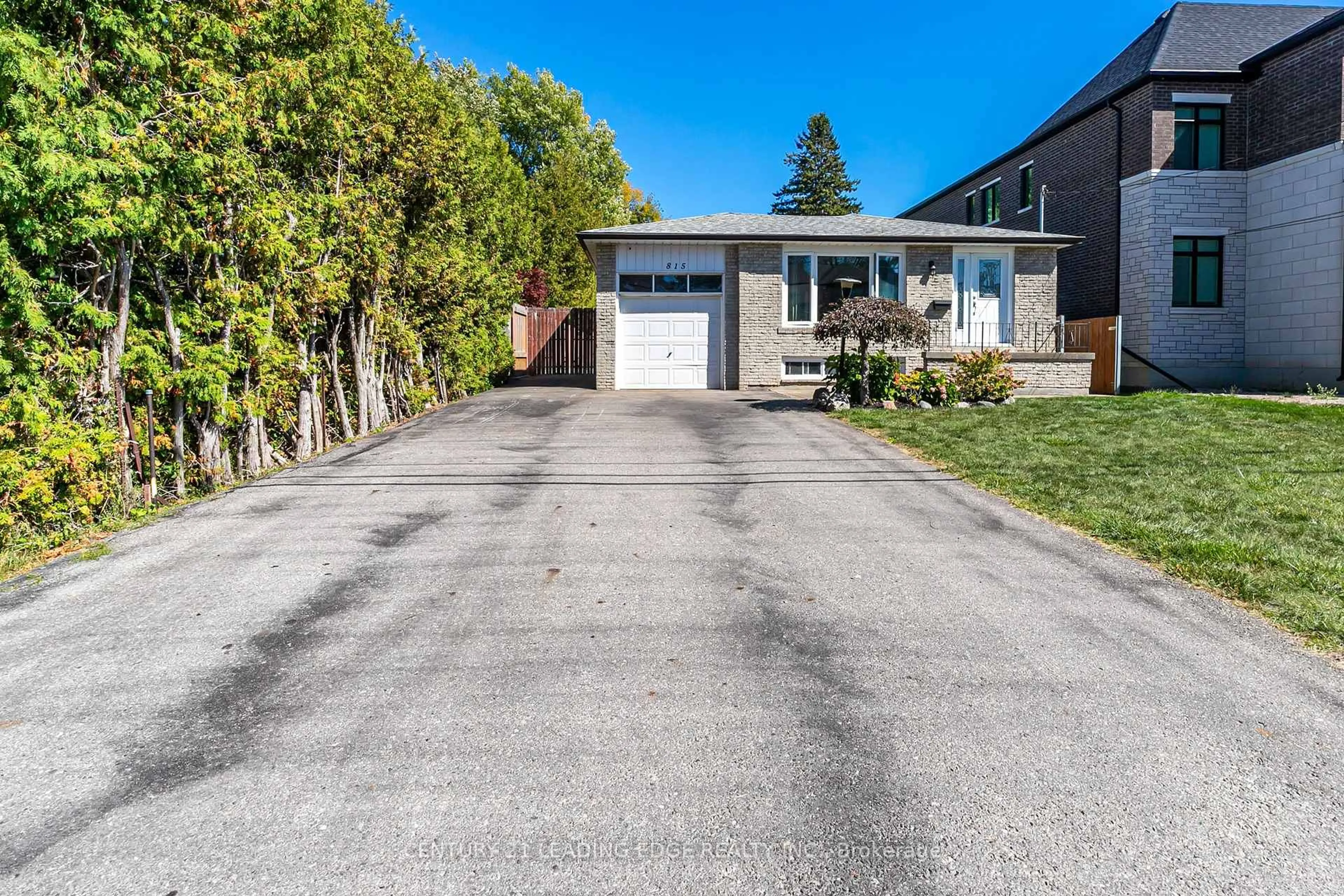 A pic from outside/outdoor area/front of a property/back of a property/a pic from drone, street for 815 Douglas Ave, Pickering Ontario L1W 1N2
