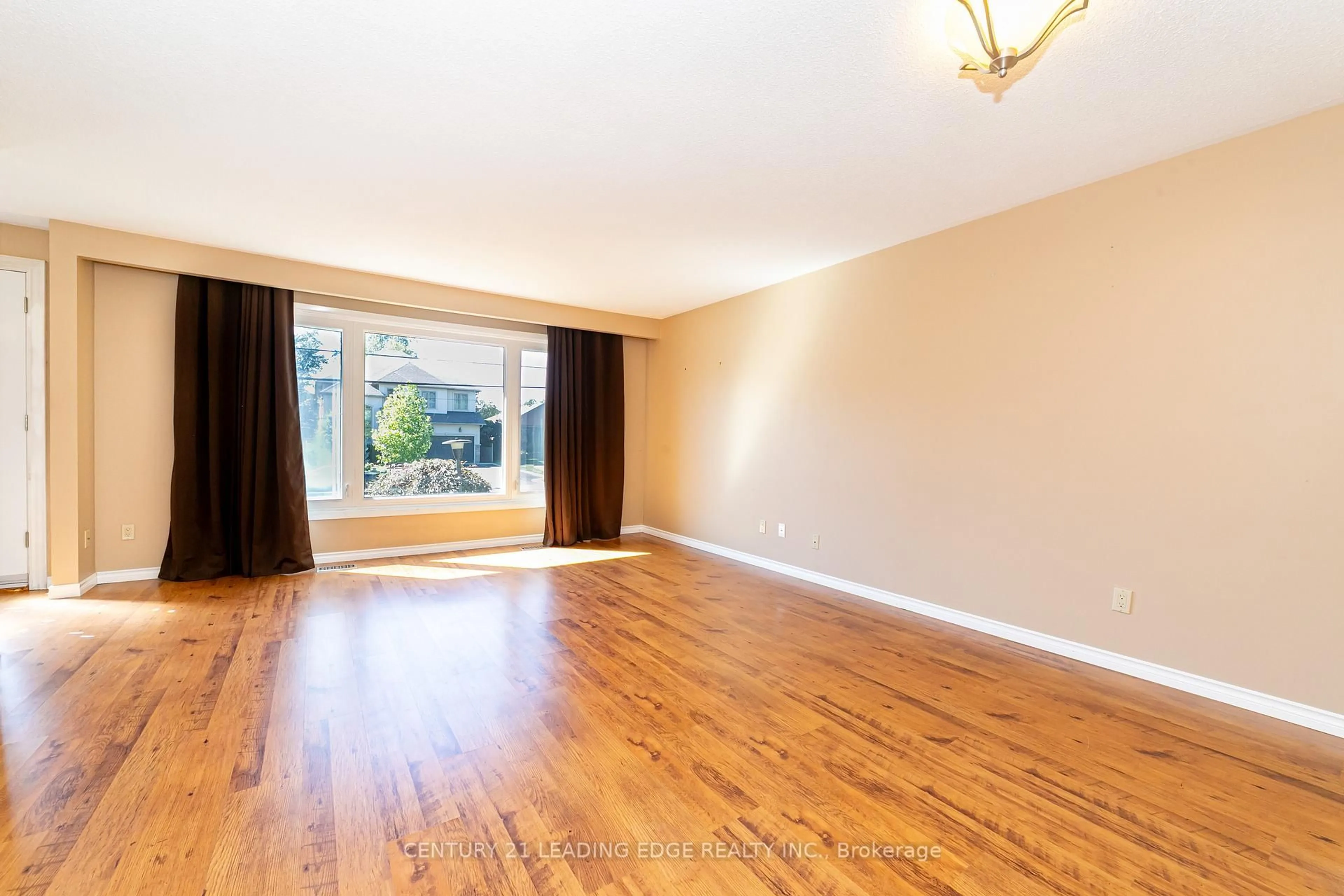 Unknown for 815 Douglas Ave, Pickering Ontario L1W 1N2