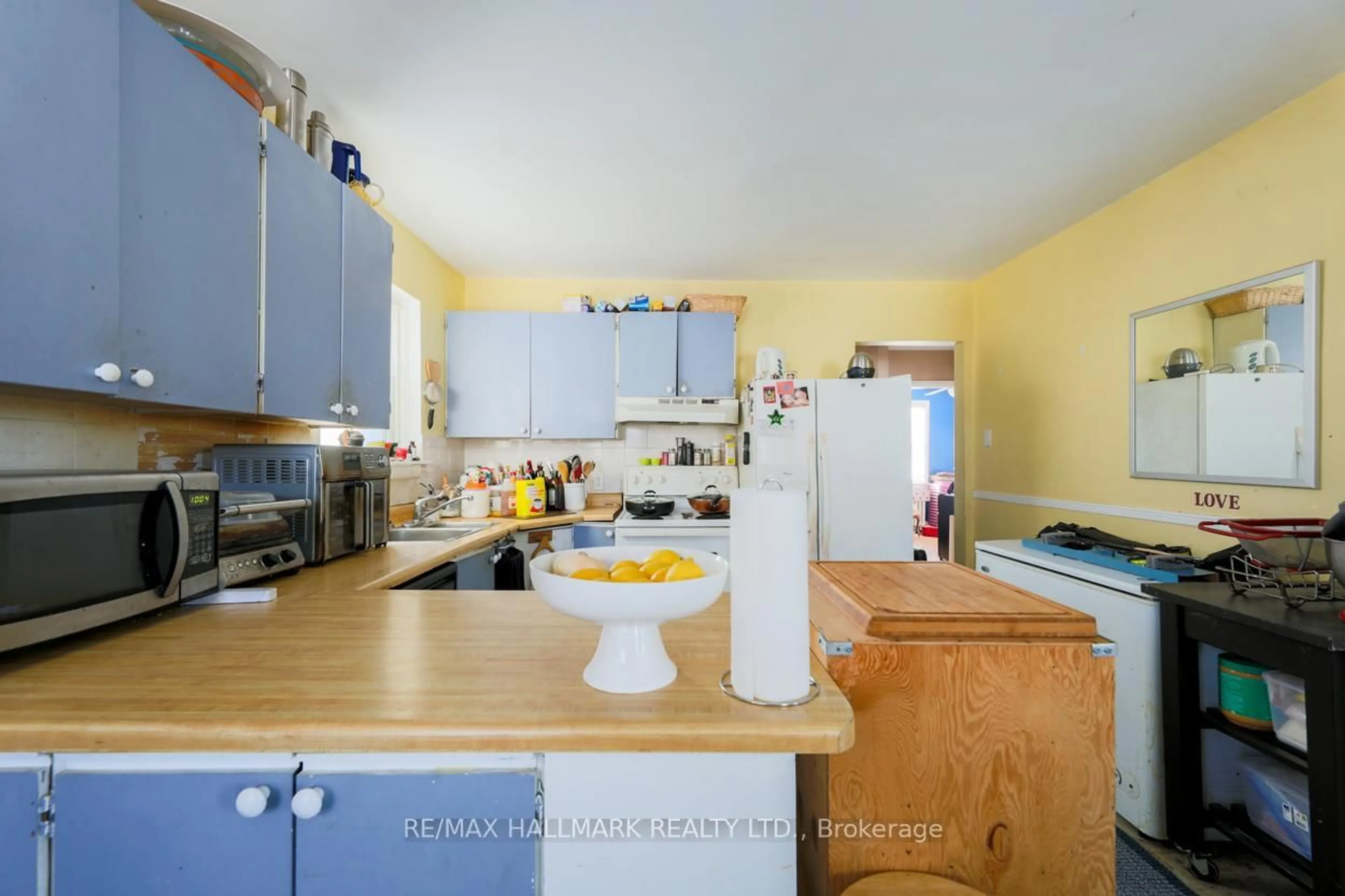 Standard kitchen, unknown for 59 Highview Ave, Toronto Ontario M1N 2H4