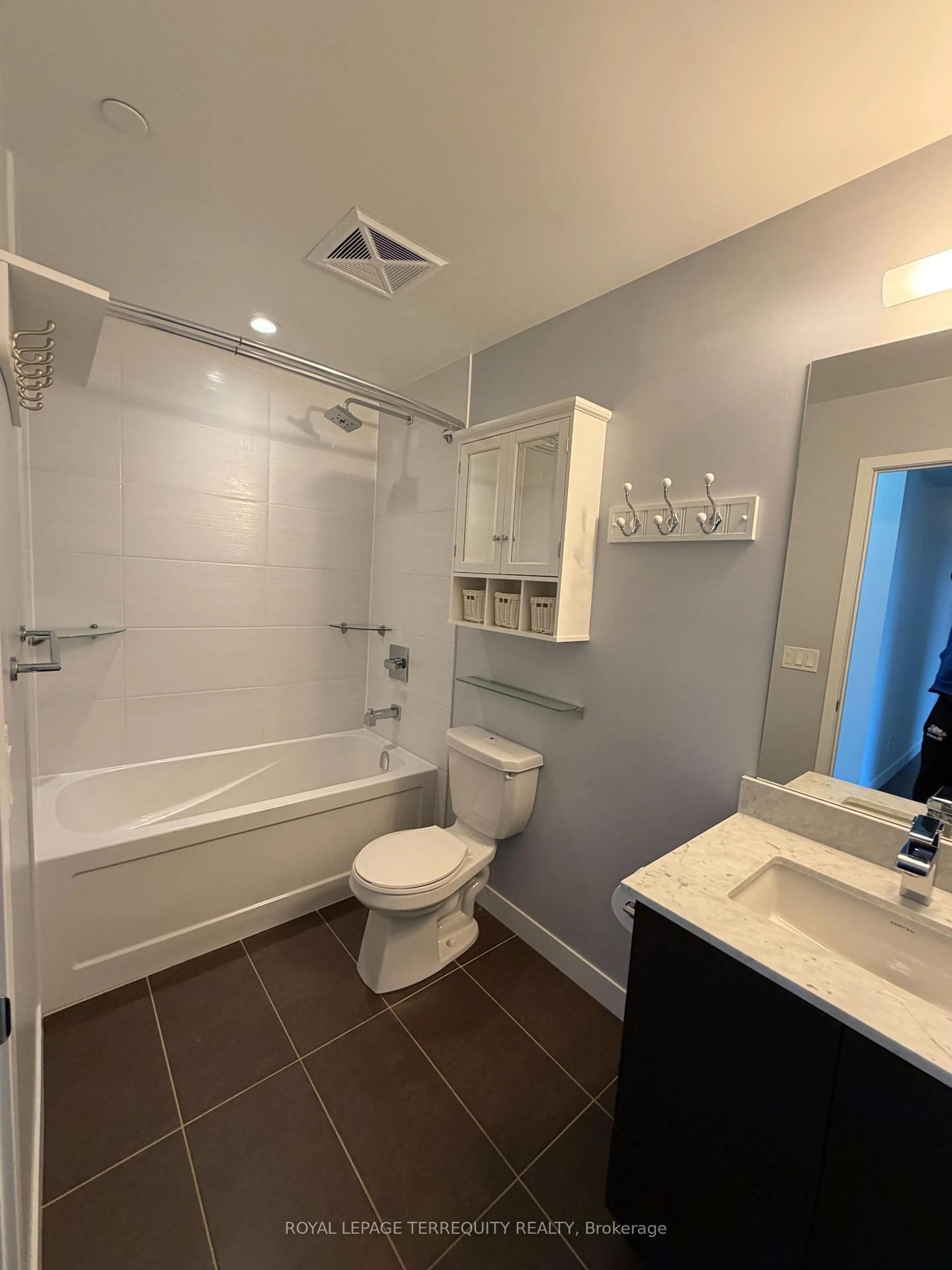 Standard bathroom, ceramic/tile floor for 2055 Danforth Ave #910, Toronto Ontario M4C 1J8