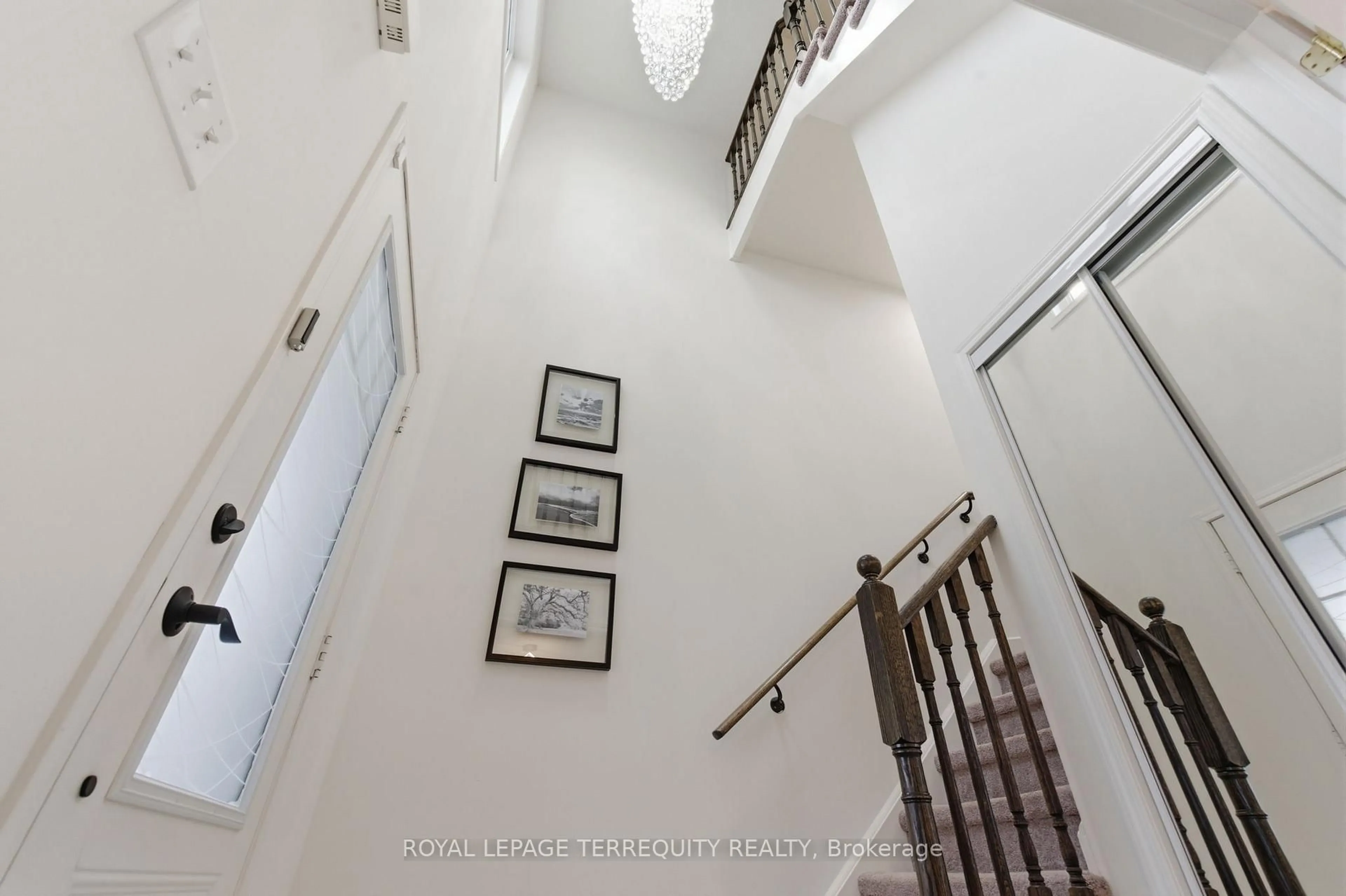 Indoor foyer for 89 Ainley Rd, Ajax Ontario L1Z 0S9