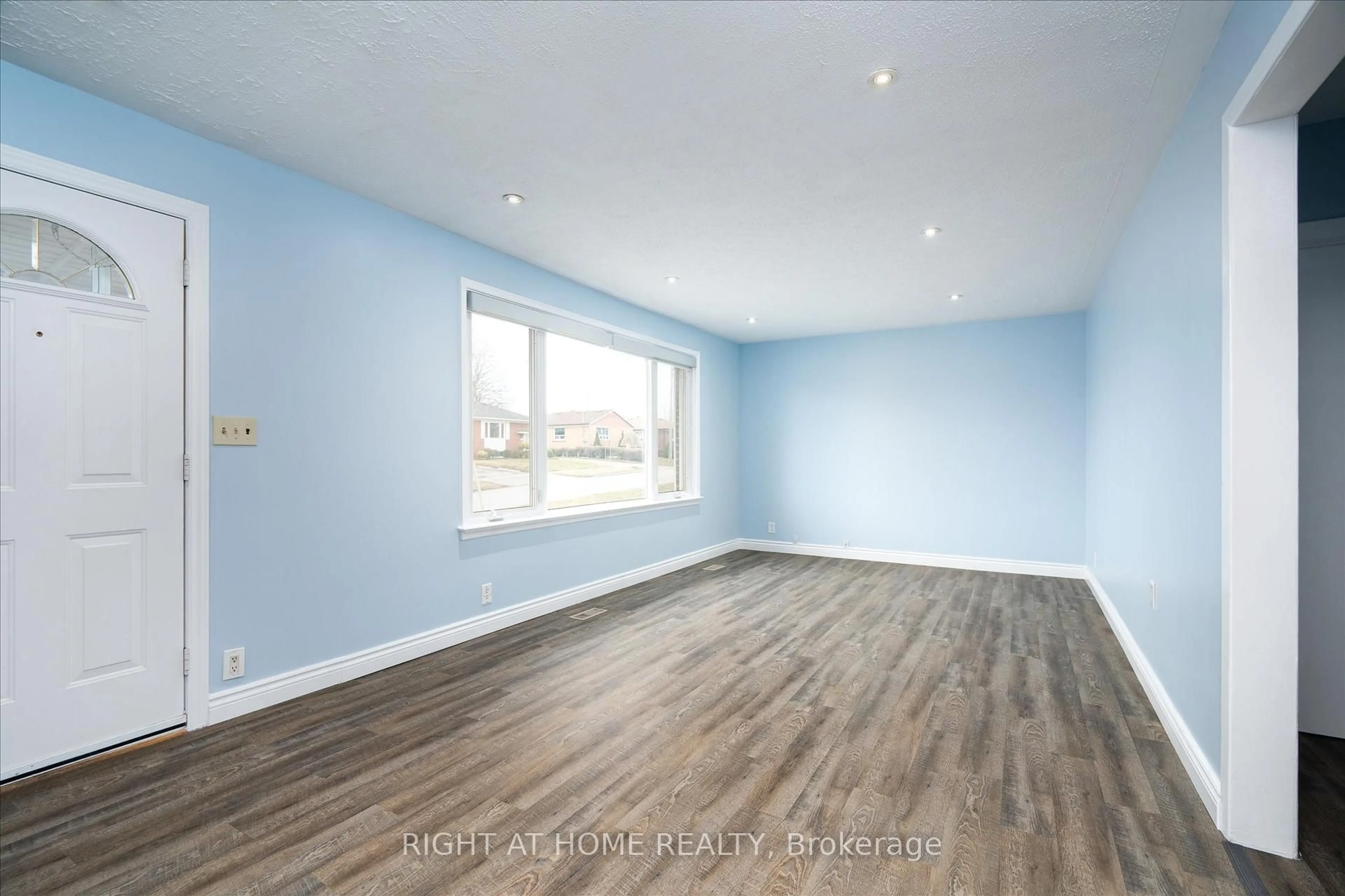 A pic of a room for 322 Jasper Ave, Oshawa Ontario L1J 1L5