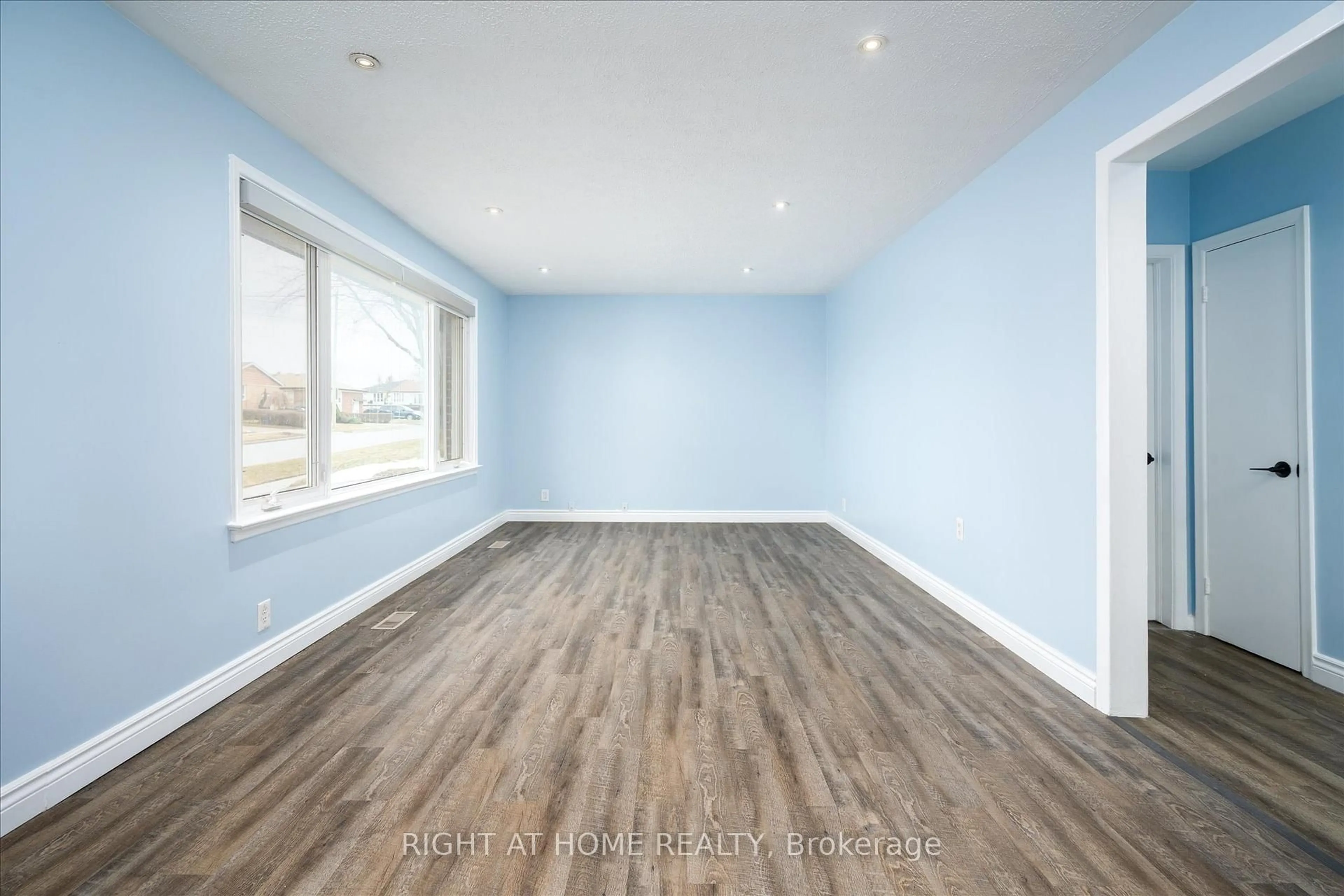 A pic of a room for 322 Jasper Ave, Oshawa Ontario L1J 1L5