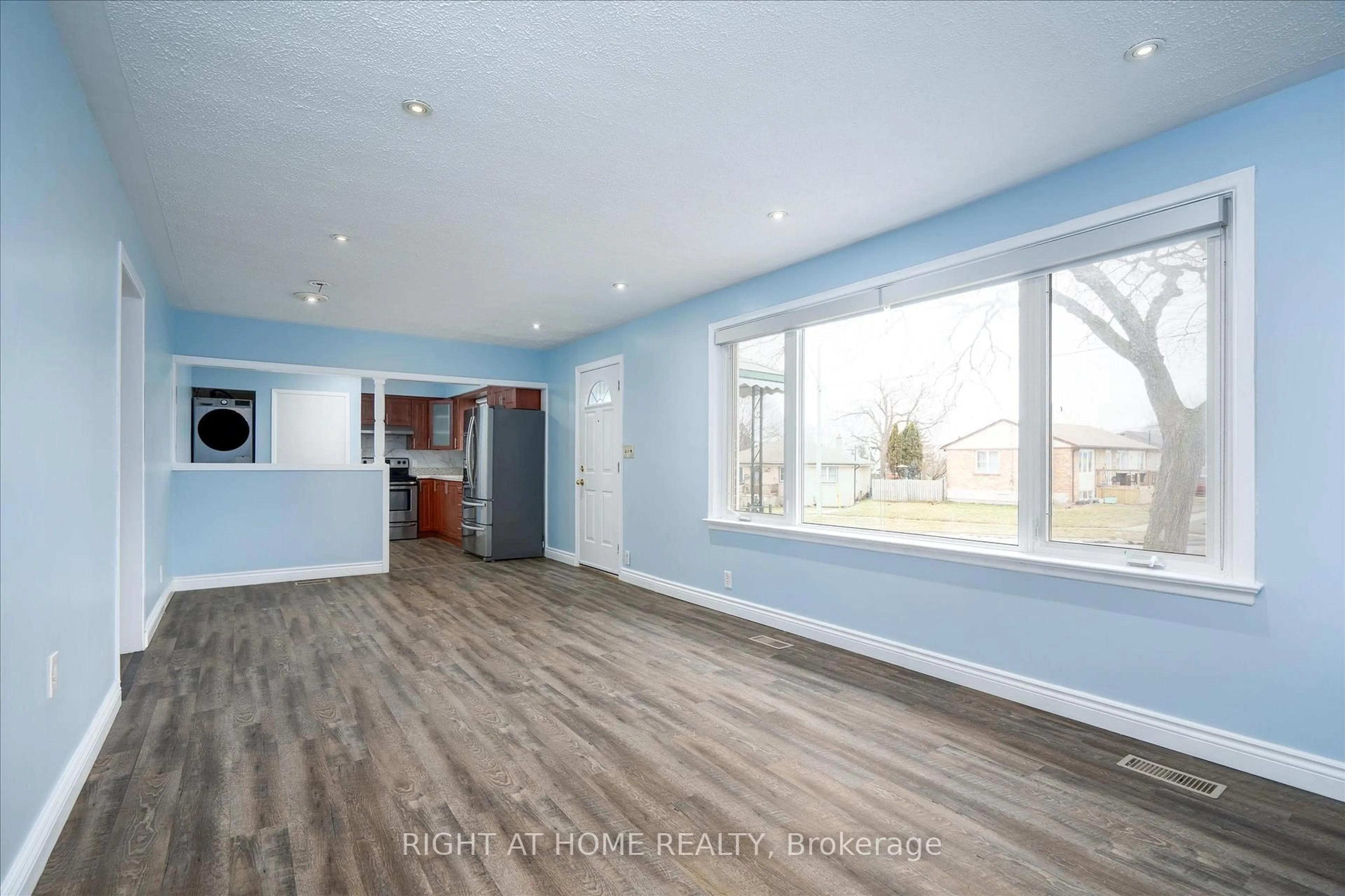 Unknown for 322 Jasper Ave, Oshawa Ontario L1J 1L5