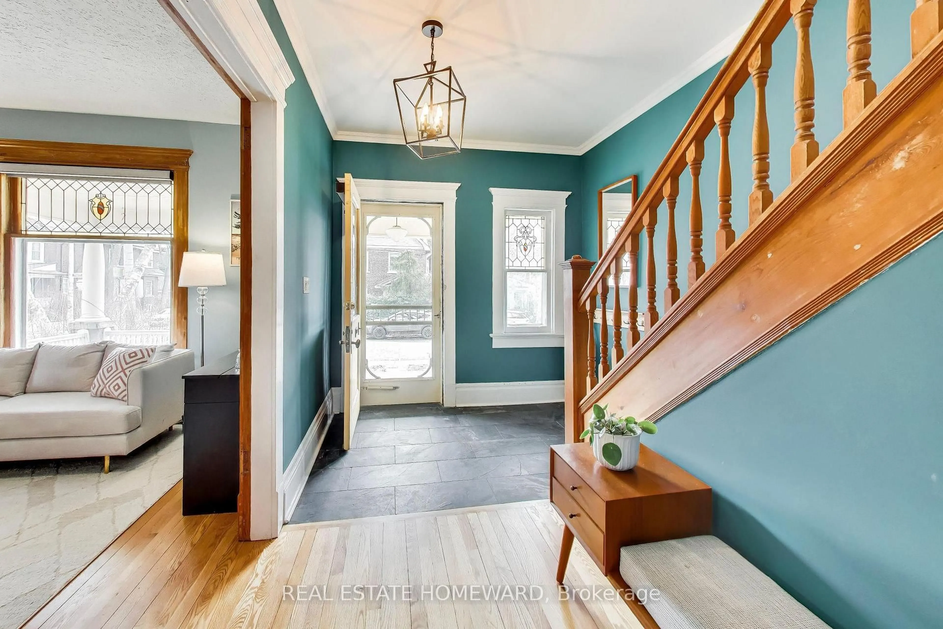 Indoor entryway for 80 Hogarth Ave, Toronto Ontario M4K 1K3