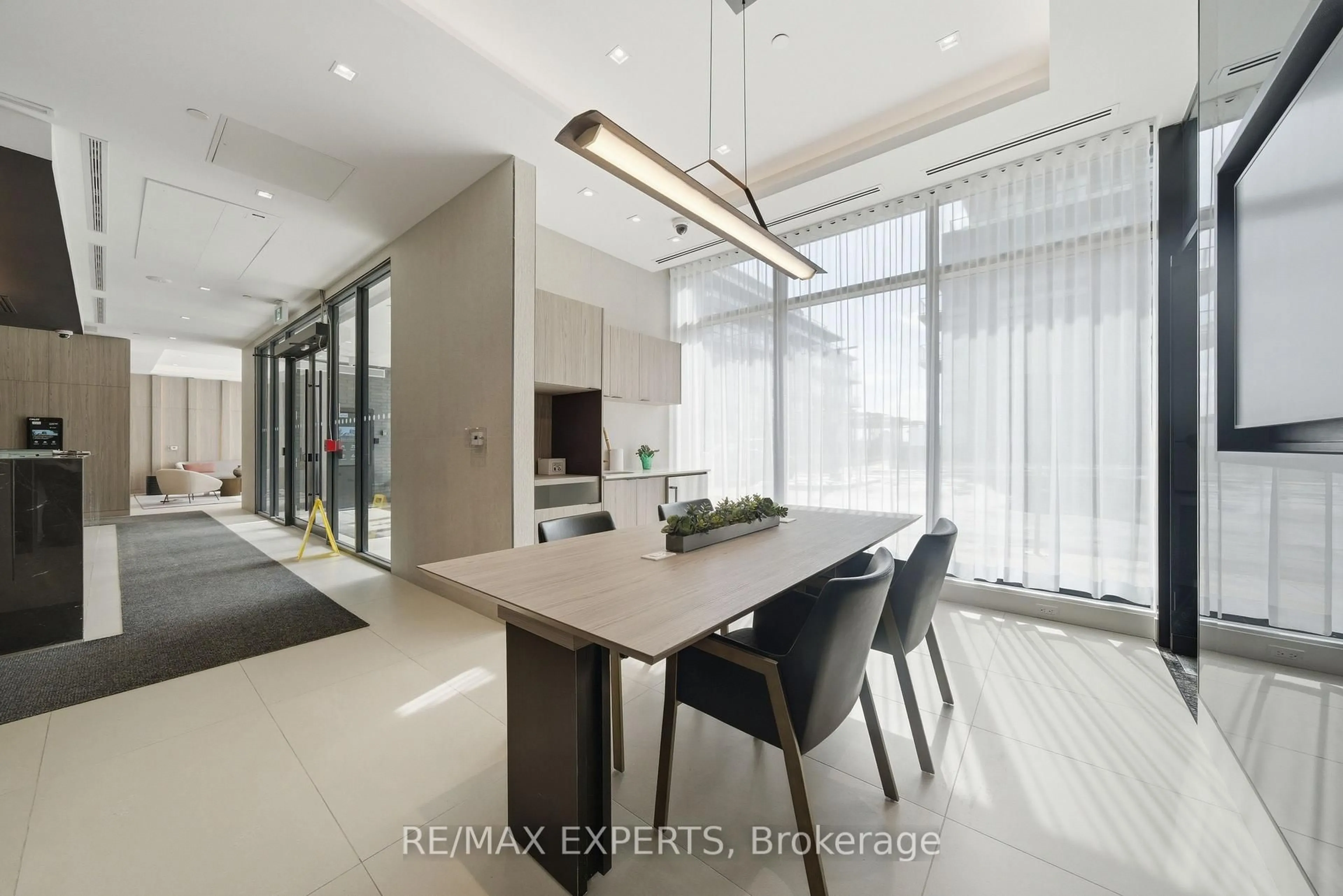 Unknown for 1614 Charles St #334, Whitby Ontario L1N 1B9