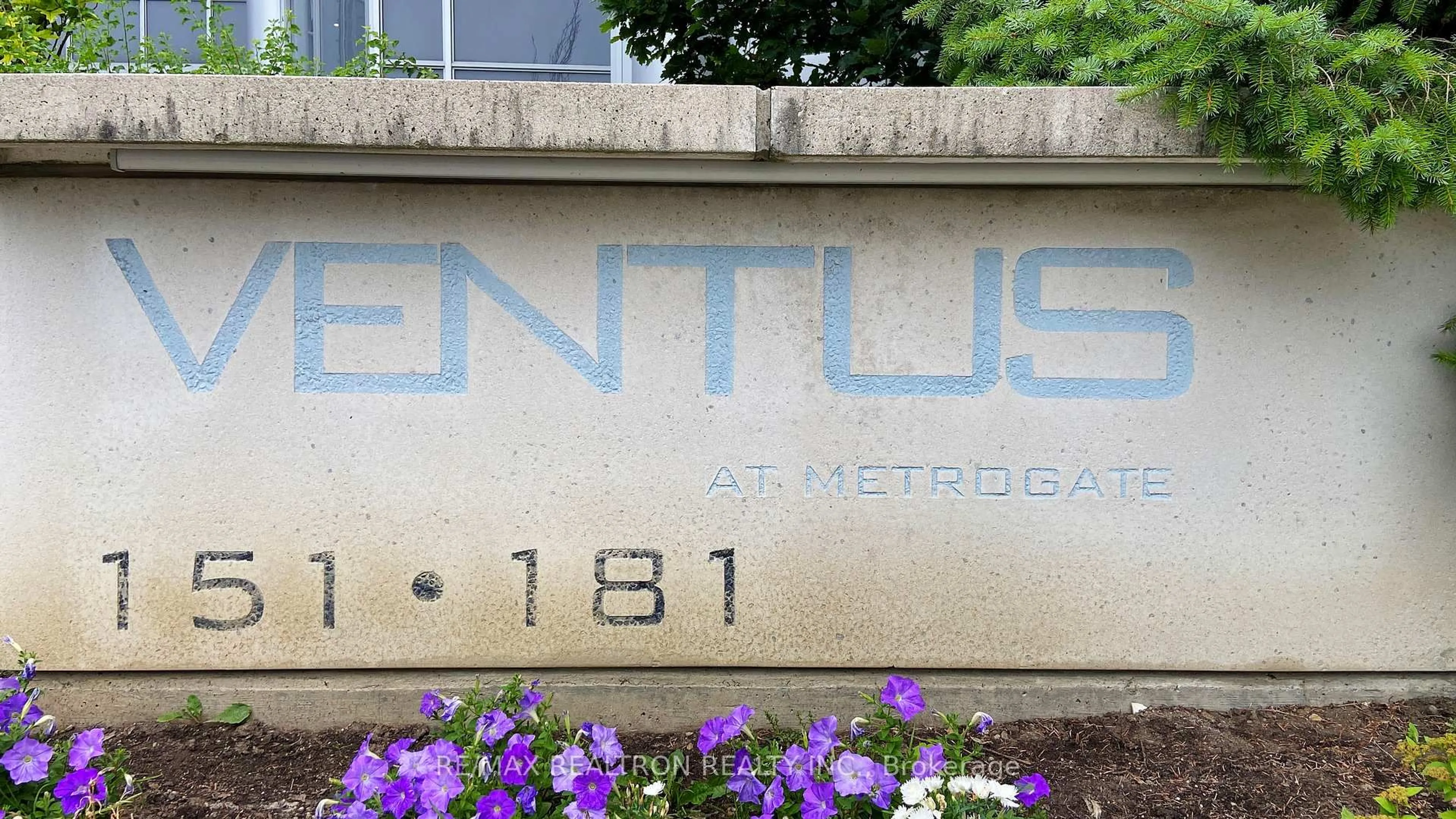 Indoor entryway for 181 Village Green Sq #1217, Toronto Ontario M1S 0K6