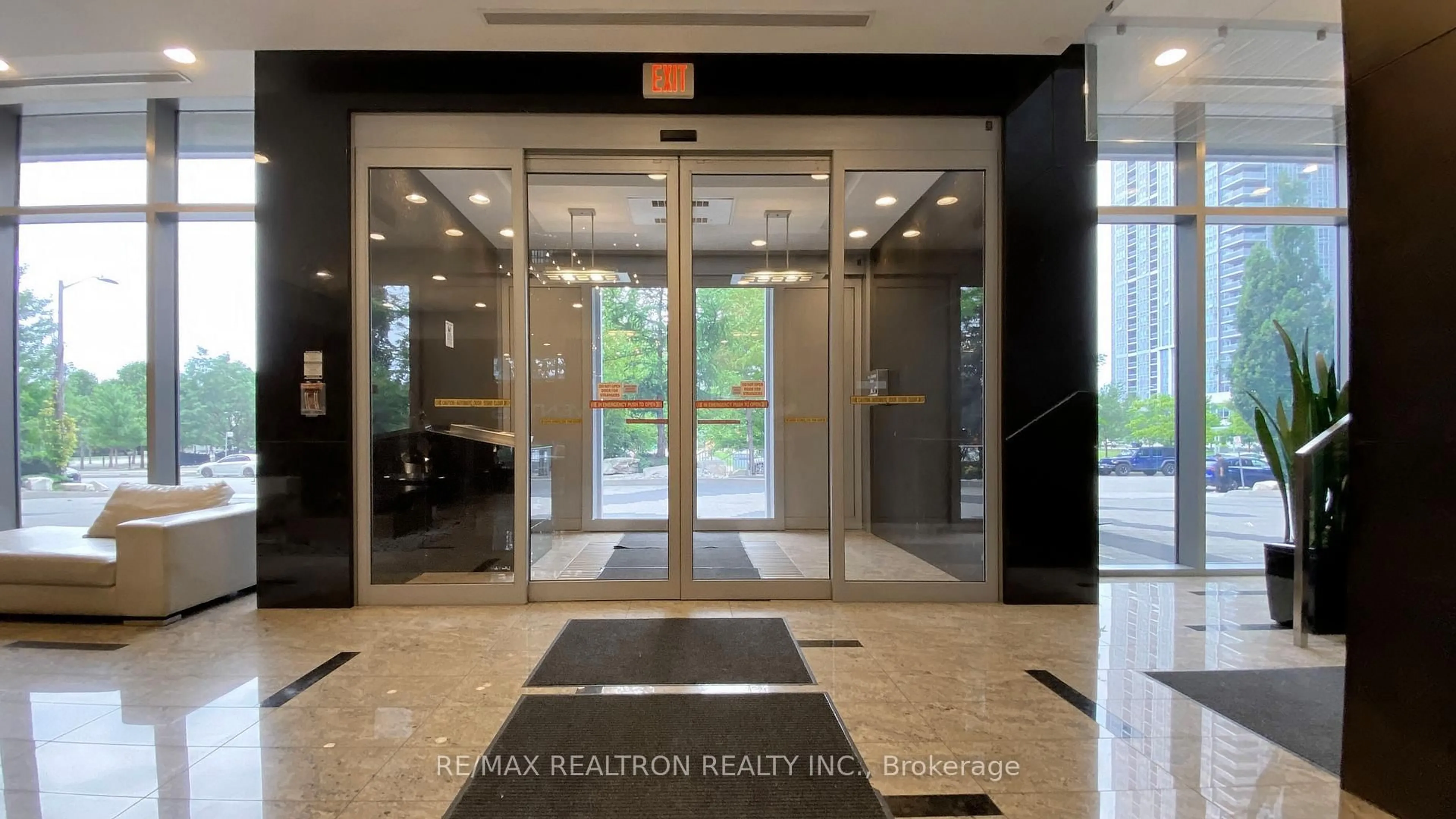 Indoor foyer for 181 Village Green Sq #1217, Toronto Ontario M1S 0K6