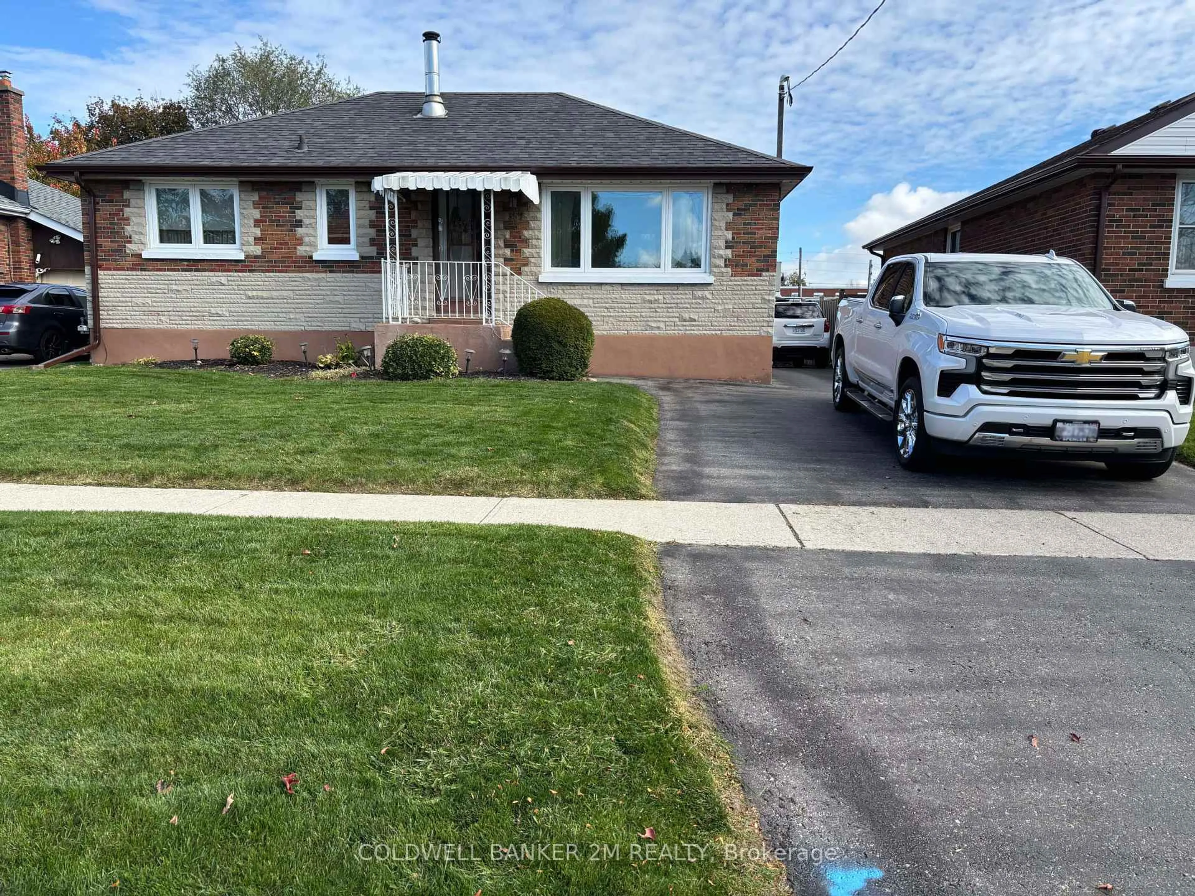 Home with brick exterior material, street for 357 Highland Ave, Oshawa Ontario L1H 6B2