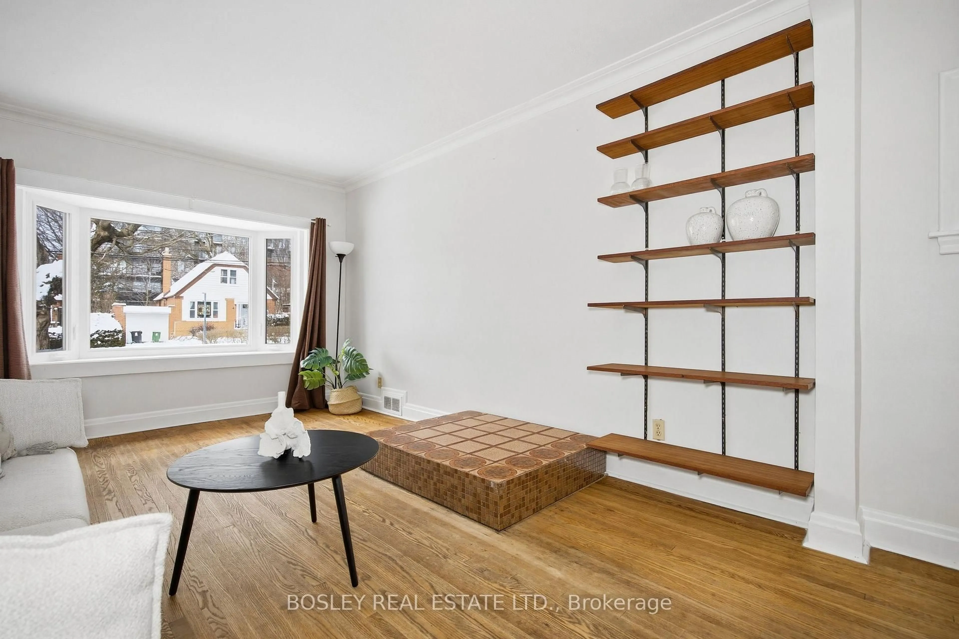 Living room with furniture, wood/laminate floor for 1 East Haven Dr, Toronto Ontario M1N 1L8